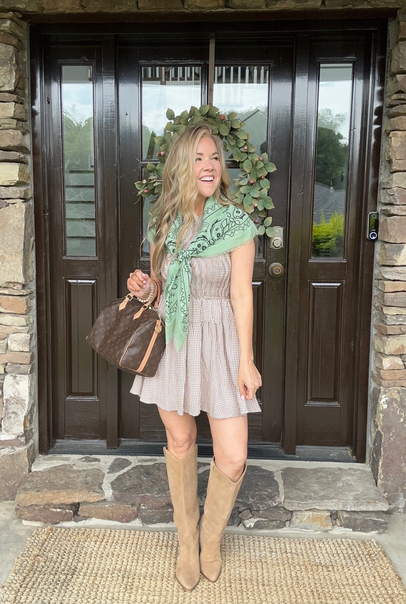Saturday OOTD 

Dress: Emerson Charles
Scarf: Brand Bar

Linking the boots!

#LTKootd