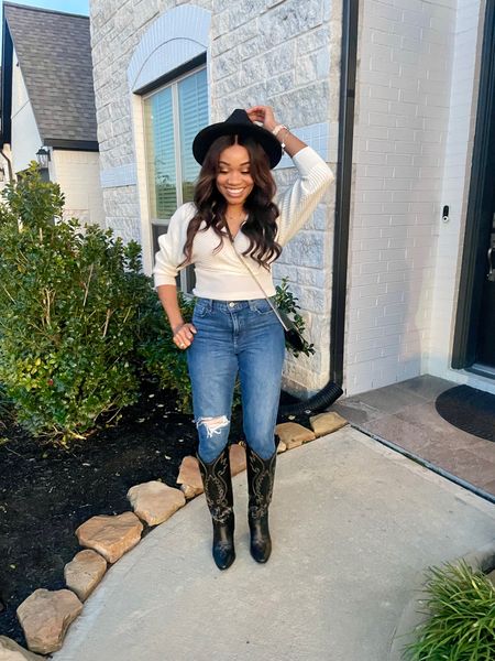 Channeling my classic Western vibes with this rodeo outfit! Pants from Old Navy, Boots from Amazon and Top from Shein - letting my inner cowgirl shine! 🤠🏇 #RodeoOutfit #CowgirlChic #Rodeo2024

#LTKstyletip