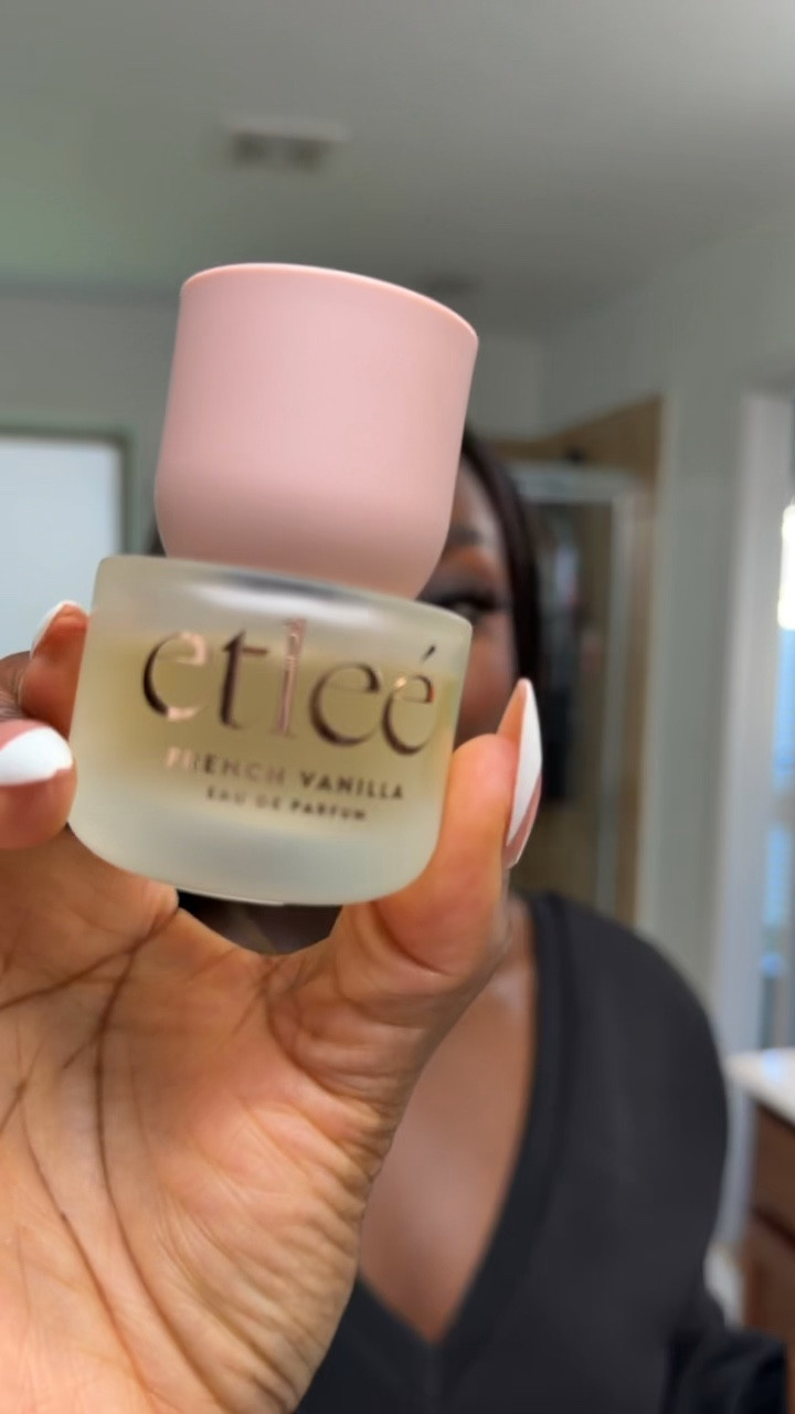 In love with how sweet and creamy this fragrance (French Vanilla) is from etelee’.