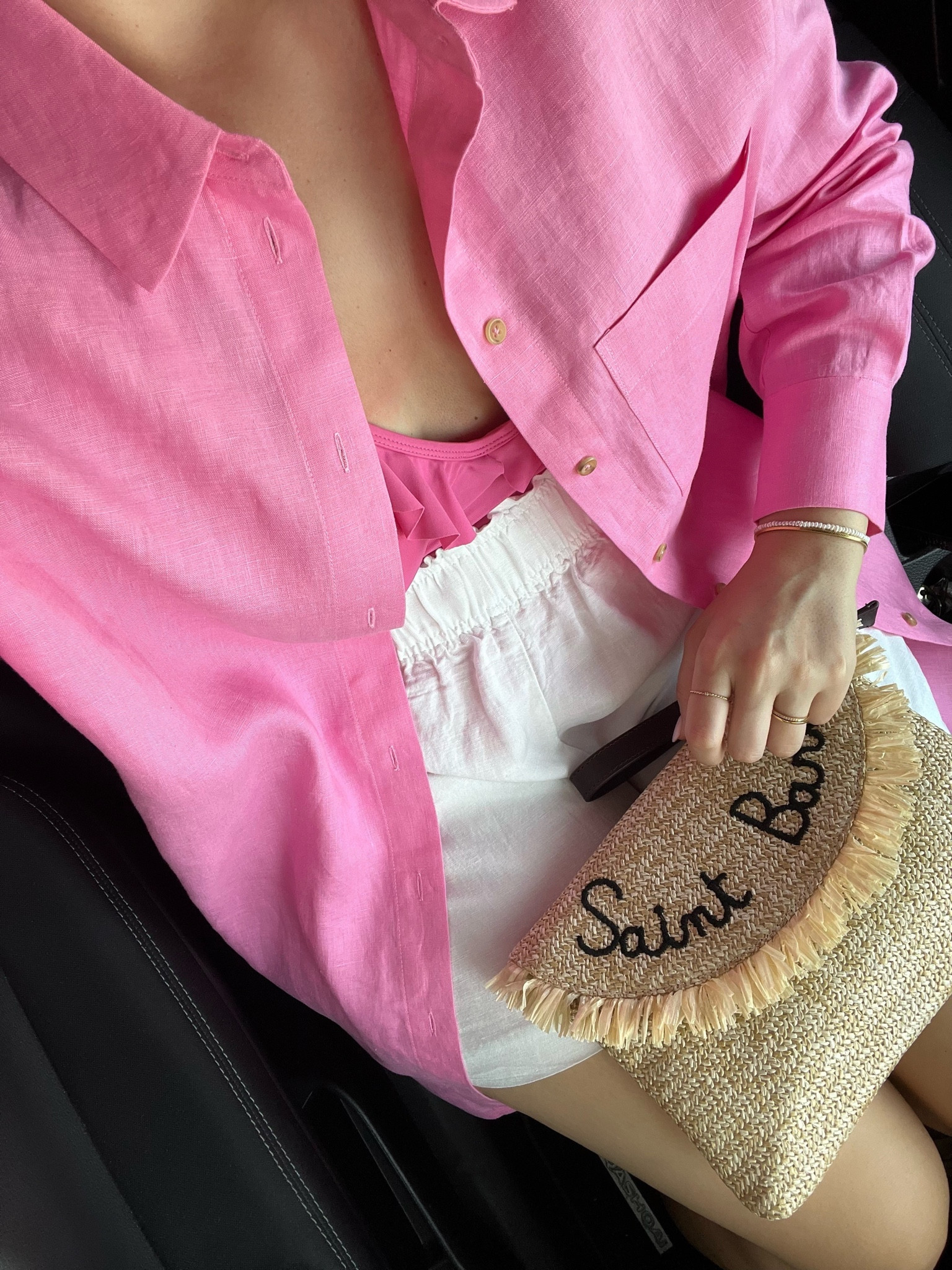 Beach outfit 💗☀️

outfit inspiration, camicia in misto lino, H&M, Camicia con ricamo, MC2 Saint Barth, camicia rosa, shorts lino, borse spiaggia, bermuda in lino, clutch, Farfetch, Italia

#LTKeurope #LTKstyletip #LTKSeasonal