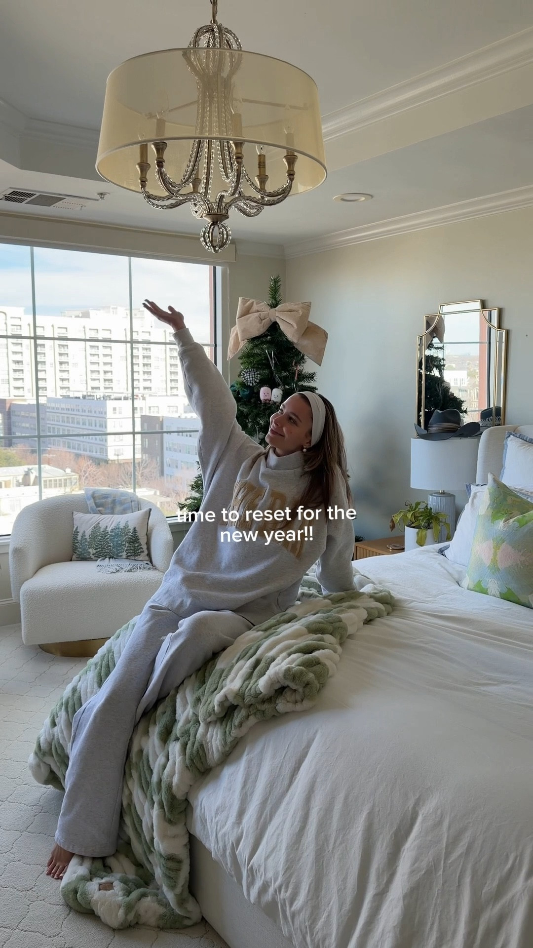 The time has come for a new year refresh & reset!! Nothing like a little decluttering + a spring refresh — absolutely lovingggg how this turned out but already missing my Christmas tree! New decor faves from @wayfair #Ad #WayfairPartner #NewYearNewYou #Wayfair

#LTKdayinmylife #LTKselfcare #LTKHome