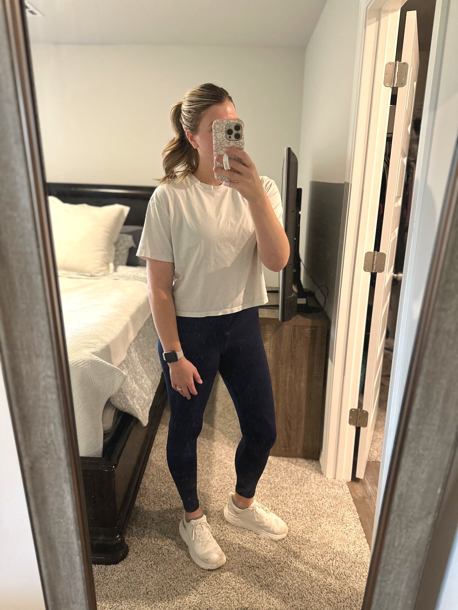 Love how lightweight these Aerie leggings are for my morning run! They stay up the whole time as well which is a HUGE plus 👏🏻 Currently 40% off right now!

#LTKShoeCrush #LTKActive #LTKStyleTip