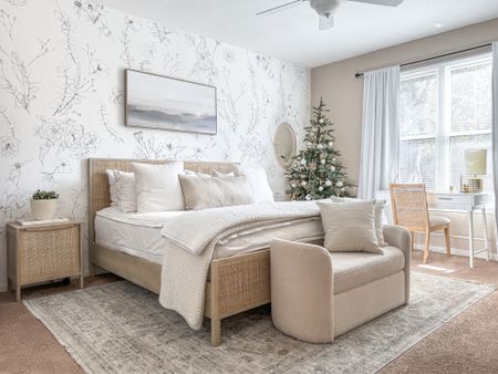 Christmas Bedroom 

This 7’ noble King of Christmas tree is perfect for a bedroom.

#bedroom #modernorganic #neutral #luluandgeorgia #rug #loloi #home #neutralhome #homedecor