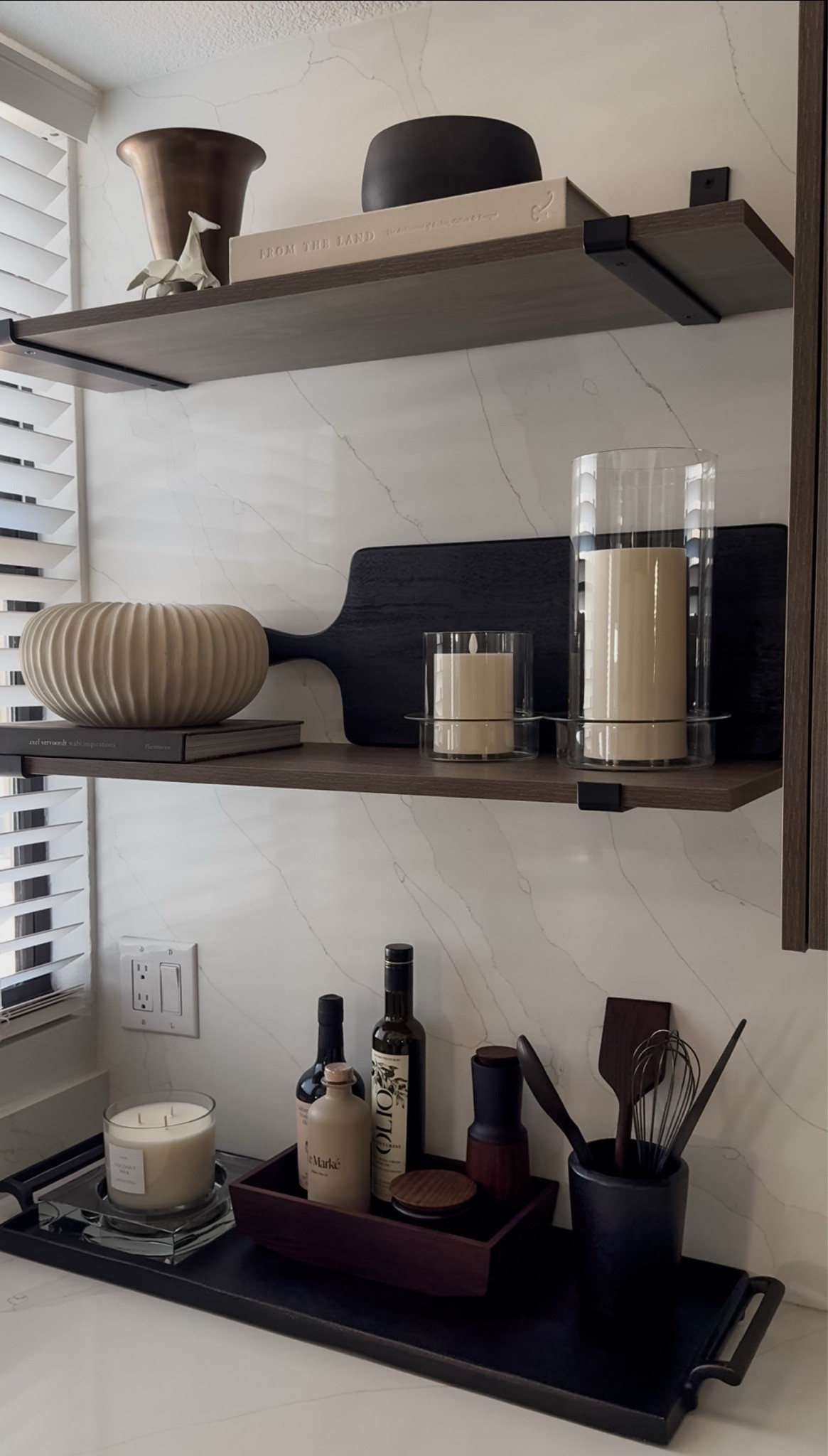 Organic modern kitchen shelf styling

#LTKHome