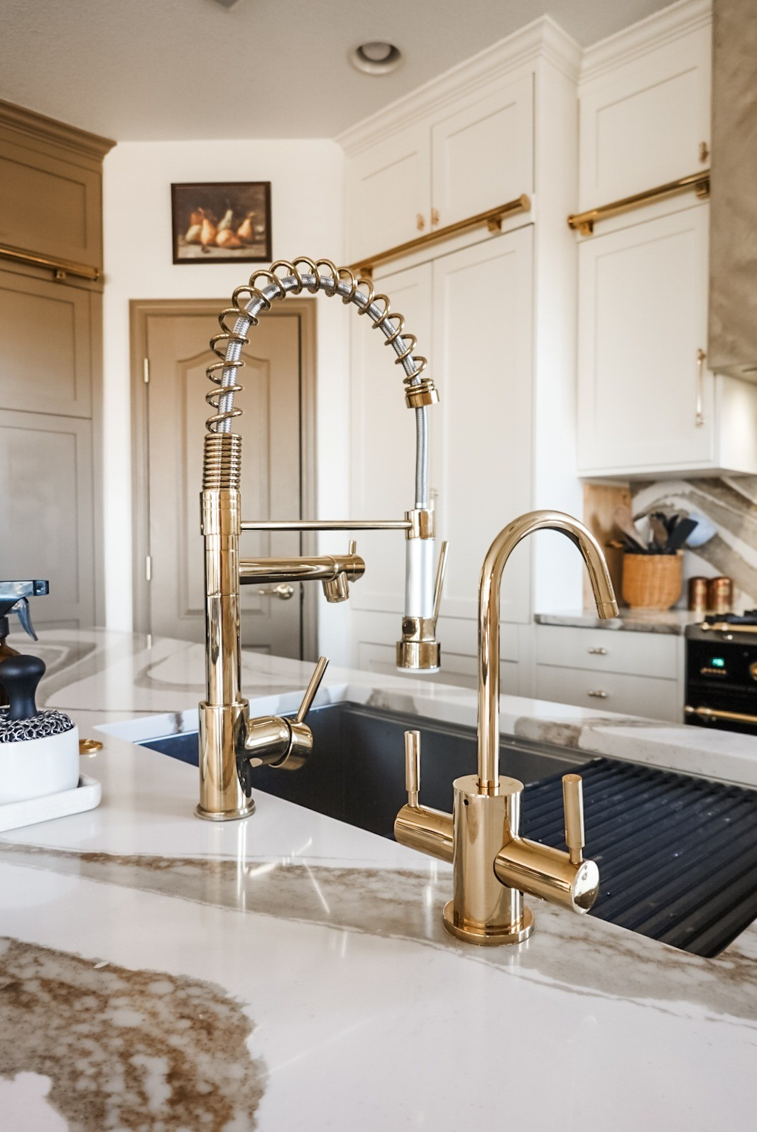 Love these faucets. The one on the right is purified hot and cold water. 🫶 💦 

#LTKU #LTKHome #LTKStyleTip