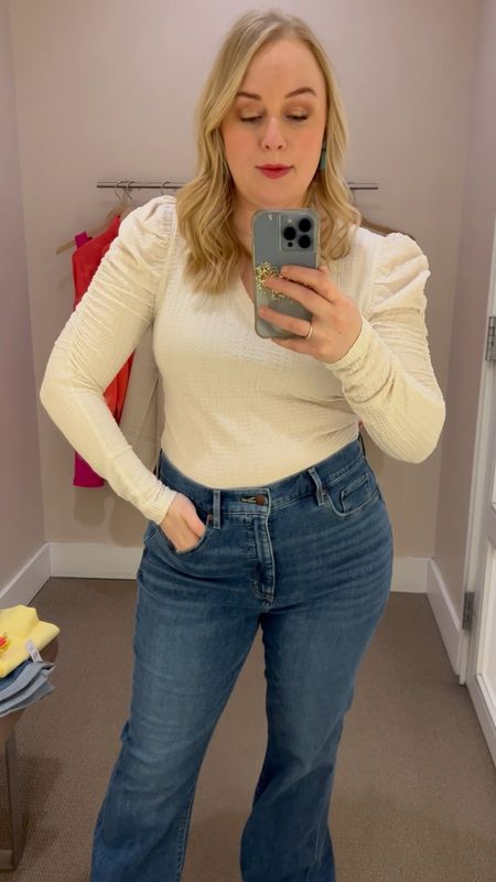 The texture on this puff sleeve top is so good. I love the jeans but they are a bit long and the short length would be more versatile for me. #hocspring 