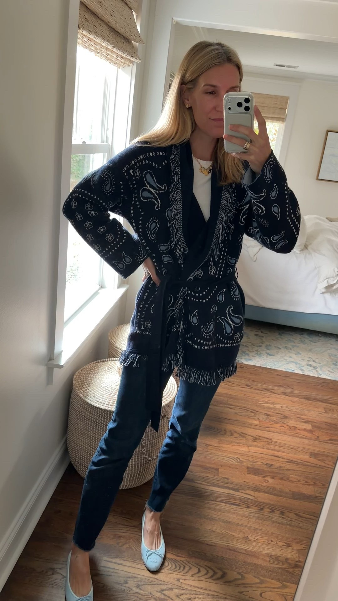 Such a comfortable fringe cardigan! Runs roomy wearing xs/s and love the new brown colorway!