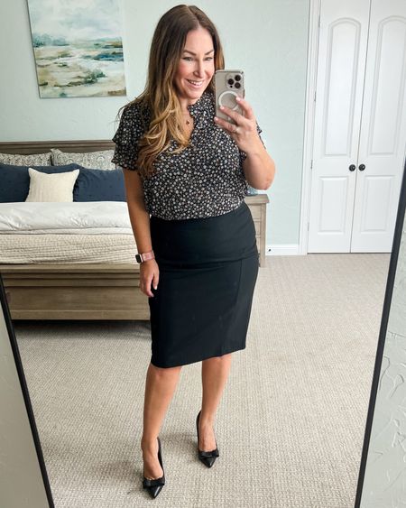Business Professional Fall Workwear

Blouse, L // skirt size up, 14 // pumps size up

Fall outfits | fall workwear | workwear fashion | office fashion | business casual | business professional | women’s workwear | pencil skirt | Gibson look | Express | Nordstrom

#LTKstyletip #LTKcurves #LTKworkwear
