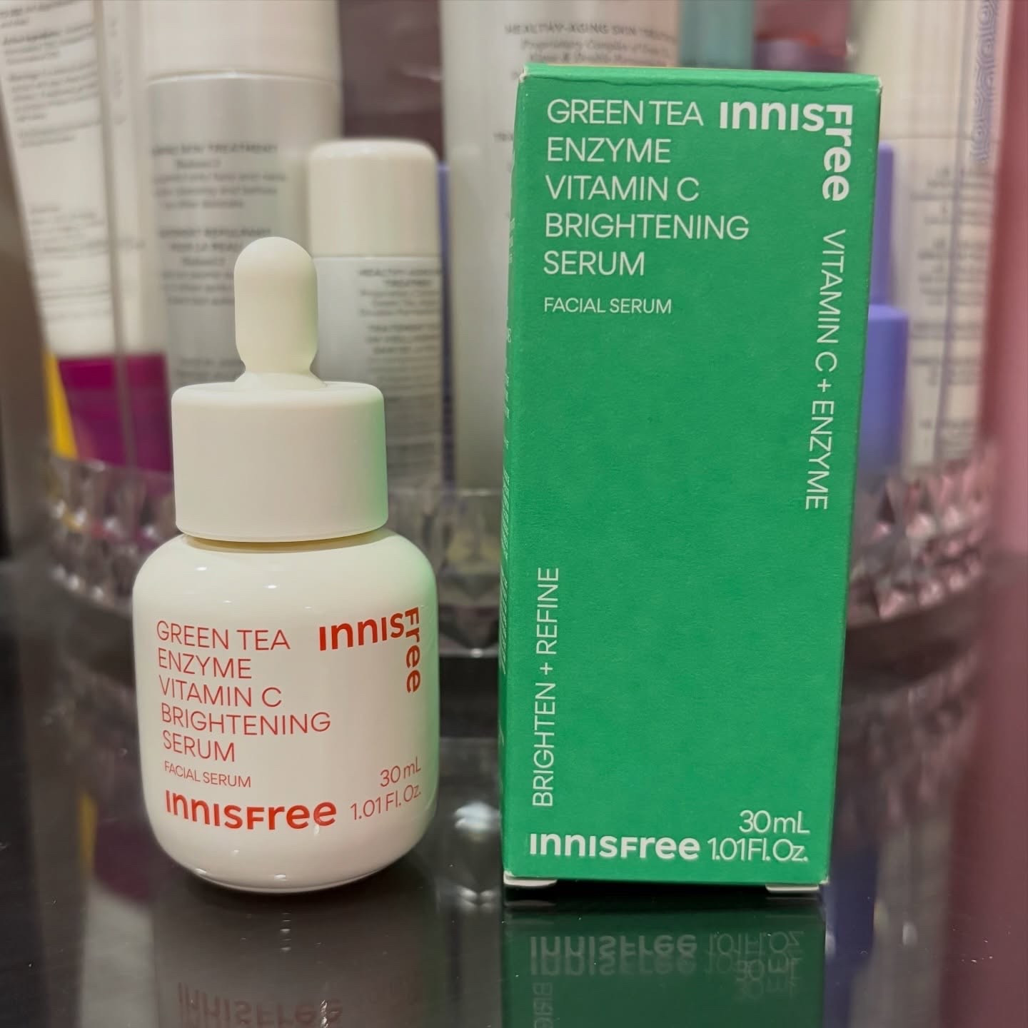 ⭐️PRODUCT REVIEW⭐️

This product was gifted to me by @innisfreeusa in exchange for my honest review.

The Innisfree Green Tea Enzyme Vitamin C Brightening Serum is meant to visibly smooth and fade dark spots for a more radiant even toned complexion. This has ingredients like Green Tea, Hyaluronic Acid, Niacinamide and Vitamin C. I am actually so impressed by this serum. It is a lightweight thin serum that absorbs easily into skin. It’s noncomedogenic, has little to no scent and is safe for sensitive skin. I’ve been using for a few weeks now and I do think my skin looks brighter and more even. I think I’ll need to use a little longer to see how it affects dark spots, but I’m happy with the results so far! I also love the packaging for this product - the little dropper bottle is so cute and mess free.

#innisfreeambassador #INNISFREEUSA #GreenTeaVitaminCBrighteningSerumReview #productreview #skincare