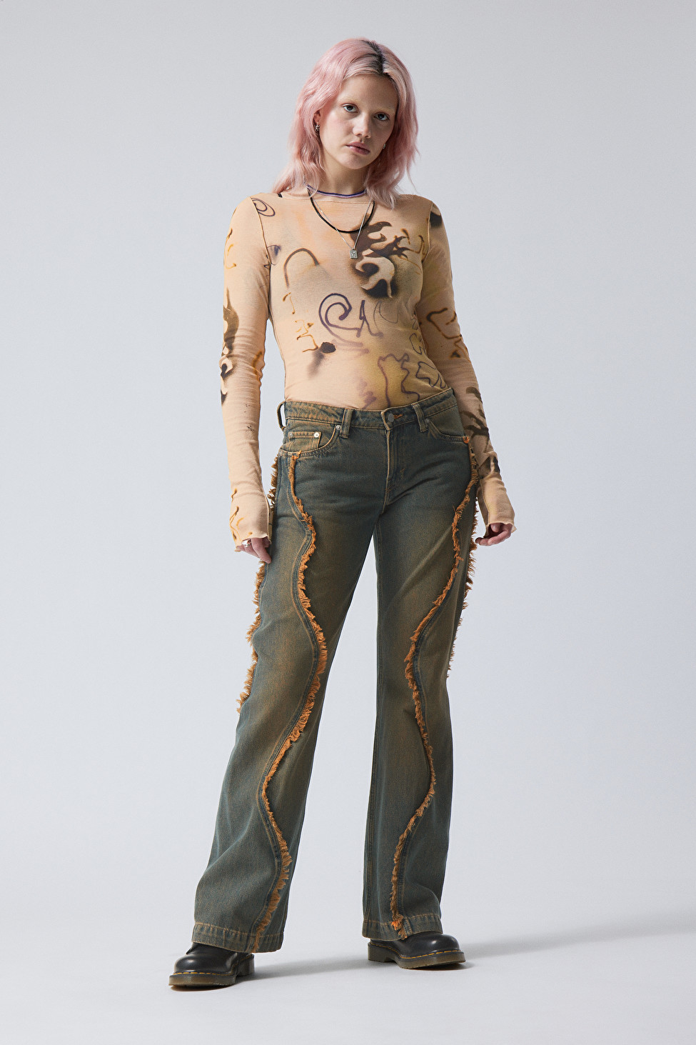 Malibu Low Frayed Jeans | Weekday