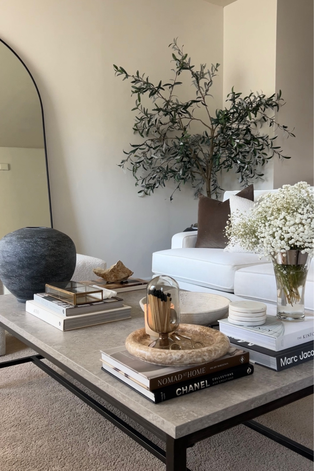 Living room decor coffee table decorr

Modern luxury home. Home decor. Living room decor. Crate and barrel. Target. 


#LTKhome #LTKU