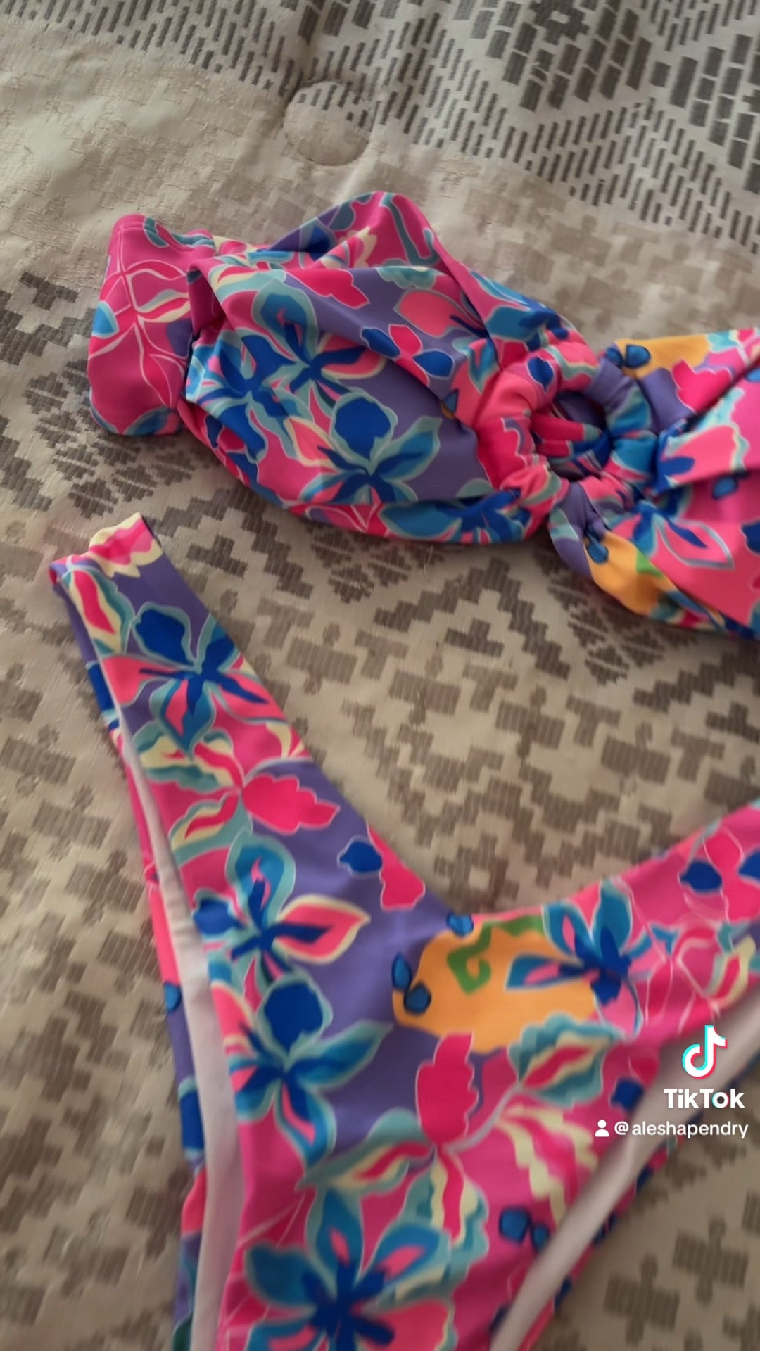 shein haul | bikinis & dresses 🩷

the same bikini’s but different prints are sold out! 