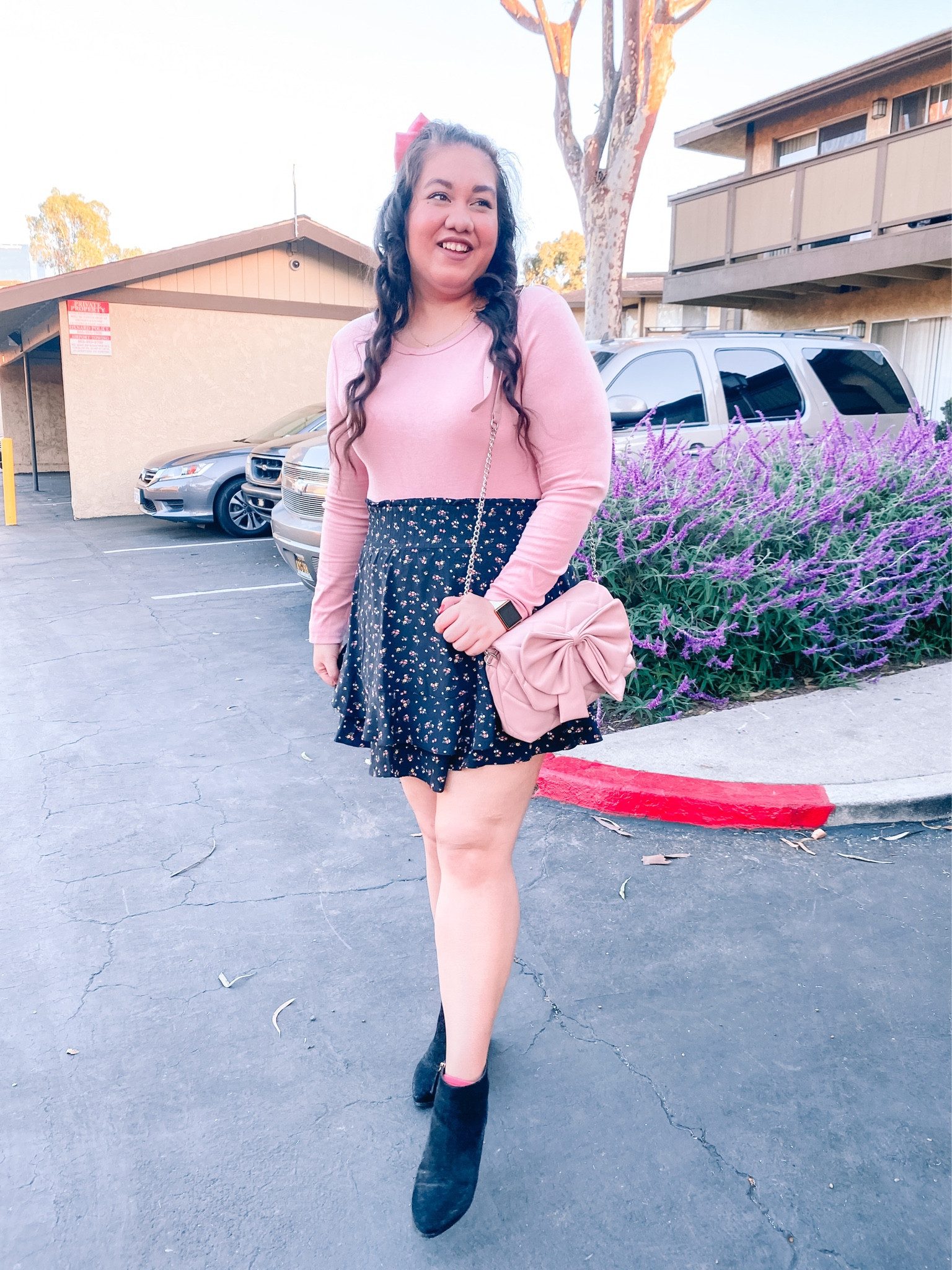 Got me feeling alright! 🎶 Happy Monday! 💖 I can’t believe it’s almost the holiday season. 🦃 I spent the weekend decorating my apartment and listening to my Christmas albums on vinyl. 💿 When do you decorate? 🤔

#LTKcurves