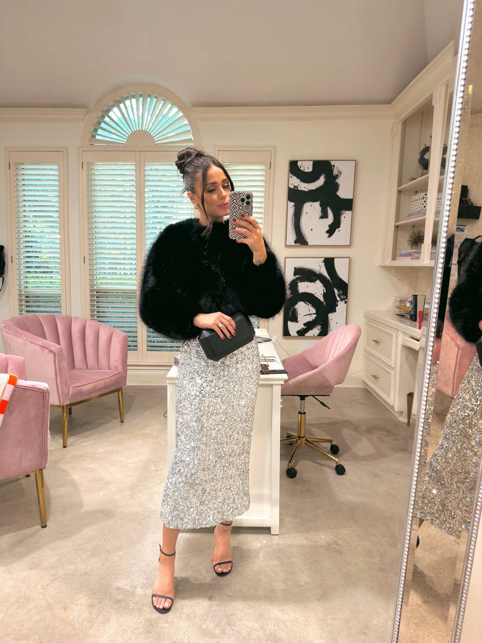 Sparkle // sequin skirt // holiday ootd // fur coat 

#LTKootd #LTKHoliday #LTKSeasonal