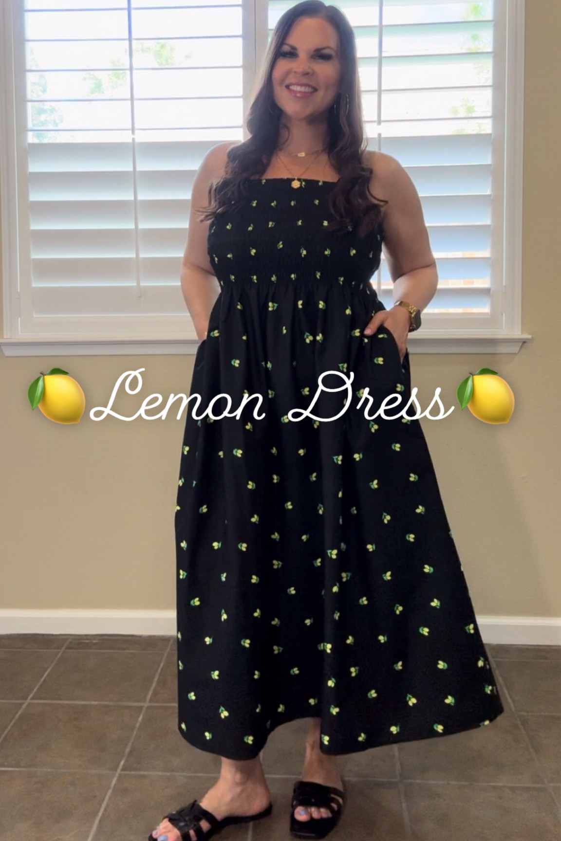I am in love with this lemon dress from Target! It’s so super cute, incredibly flattering and it has pockets! 

Target is really bringing it this season with all their adorable clothing and comfy shoes at affordable prices! 

Keep it coming, Target! 