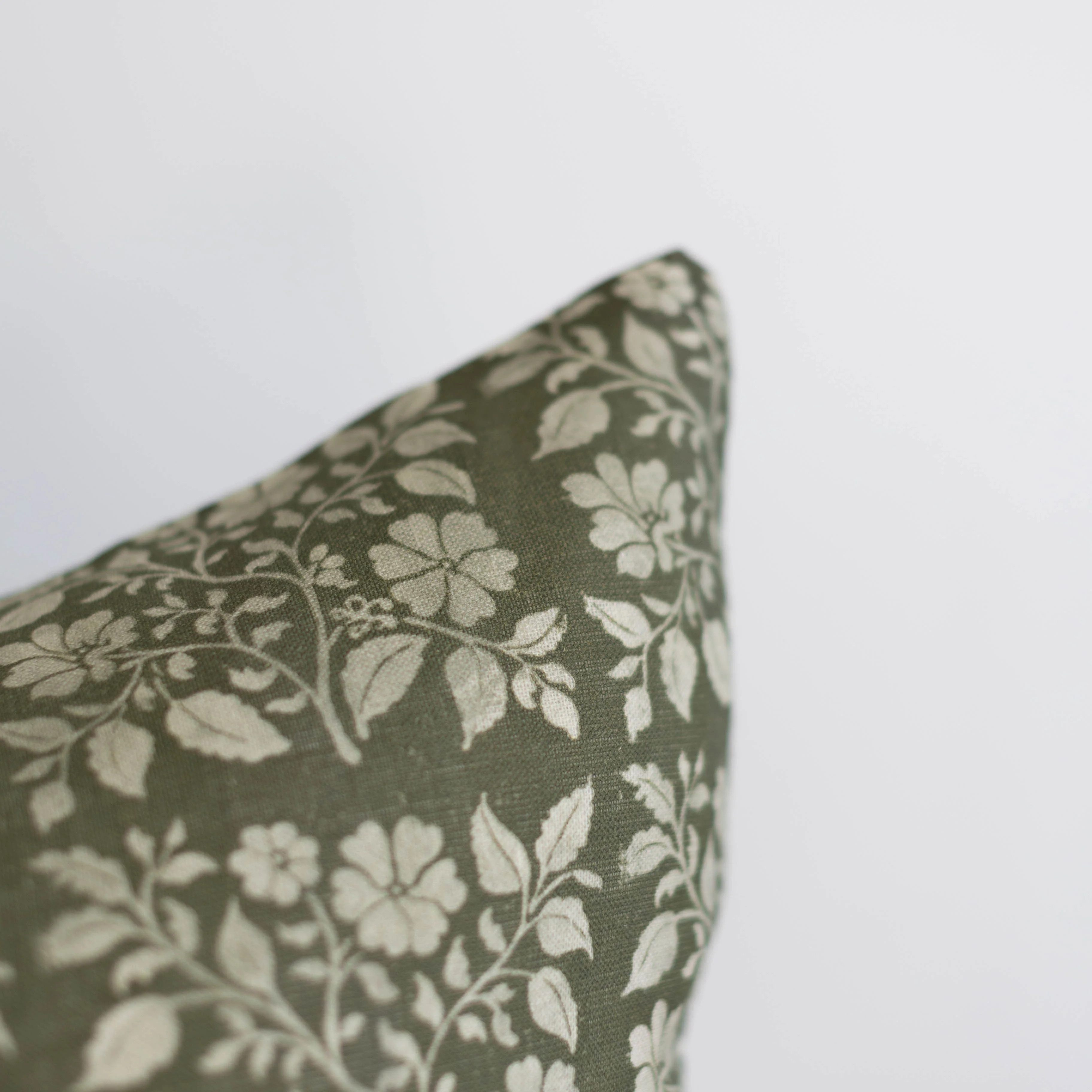 Evergreen Floral 18" | 22" | 26" | Woven Nook