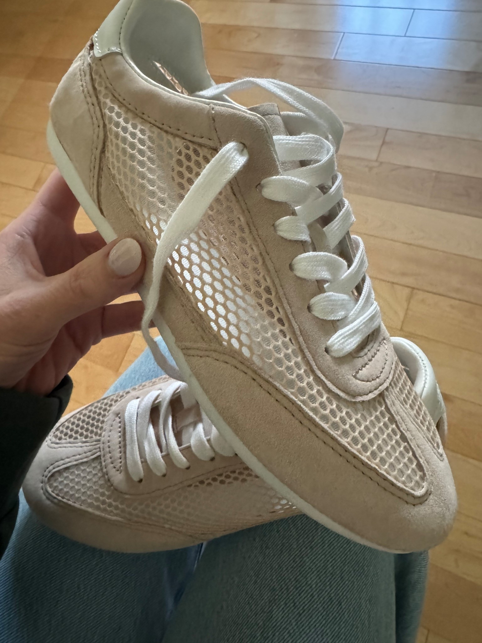 Mesh sneaker
Crazy comfortable!!

#LTKootd #LTKOver40 #LTKgrwm