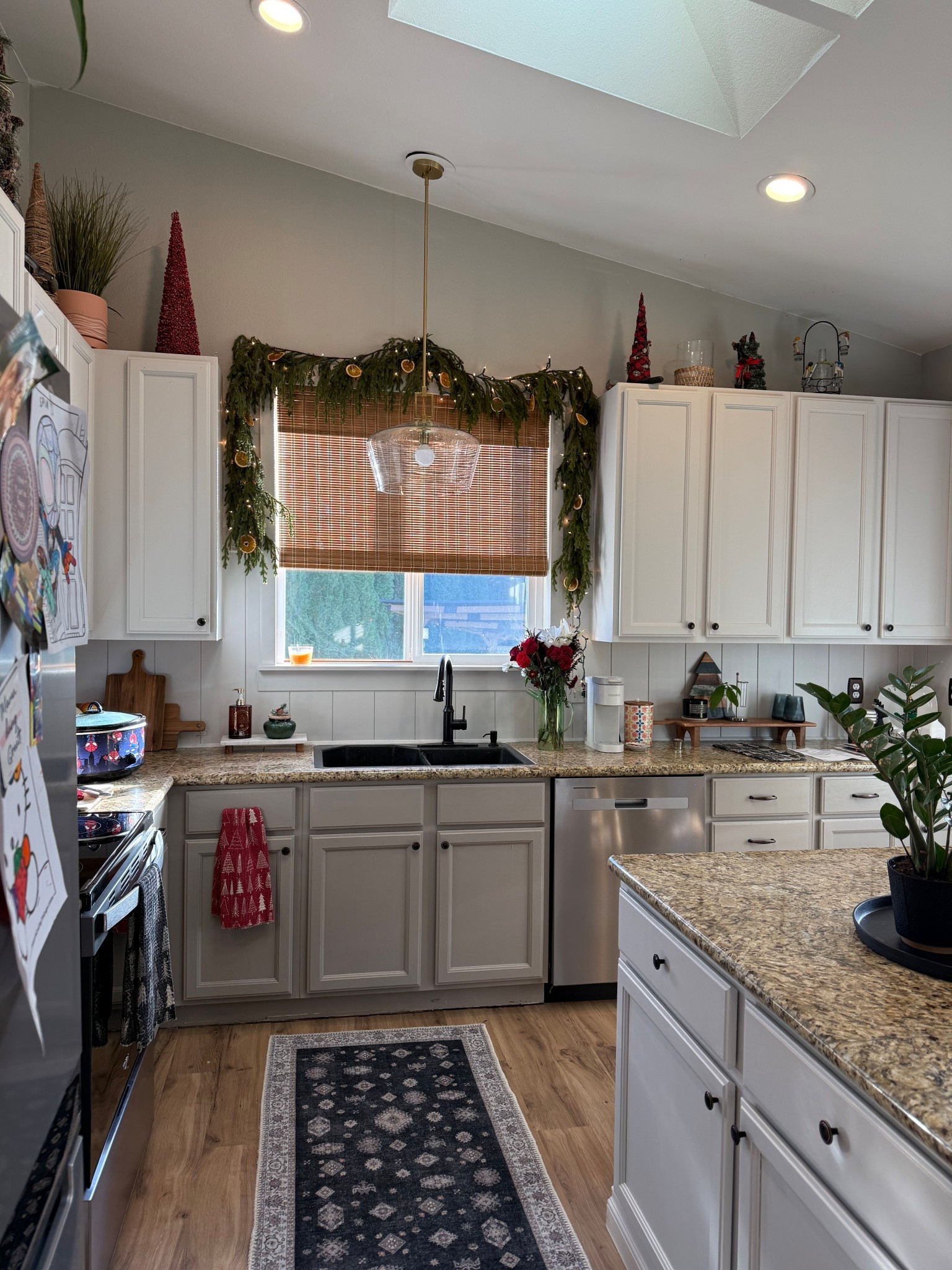 It’s always the simple swaps that make the biggest difference. These no-drill blinds took 5 minutes to install and completely updated this whole corner. Linking everything! 🤍