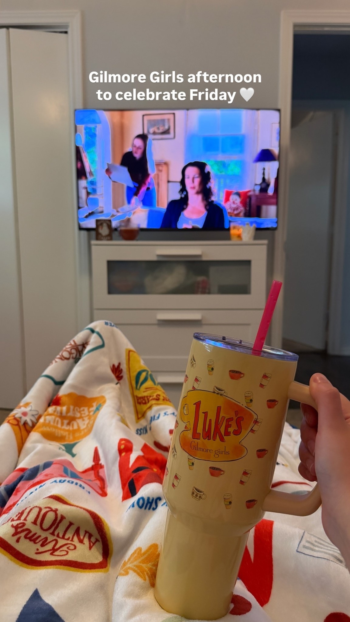 Gilmore Girls afternoon to celebrate Friday 🤍 Gilmore Girls Blanket & Gilmore Girls Tumbler to celebrate Fall🤍🍂🍁

#LTKFindsUnder50 #LTKSeasonal #LTKHome
