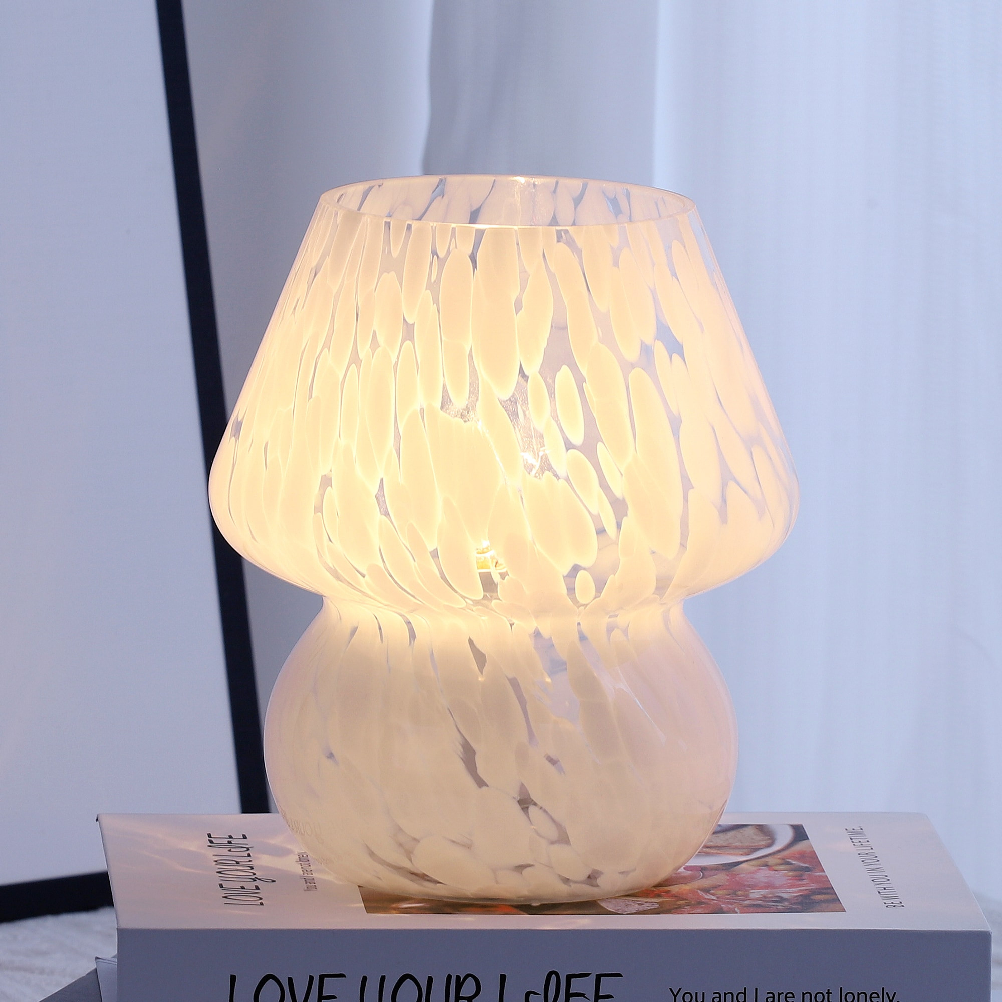 UrFurnishings Norfolk 7.25-in ivory LED Table Lamp with Glass Shade | Lowe's