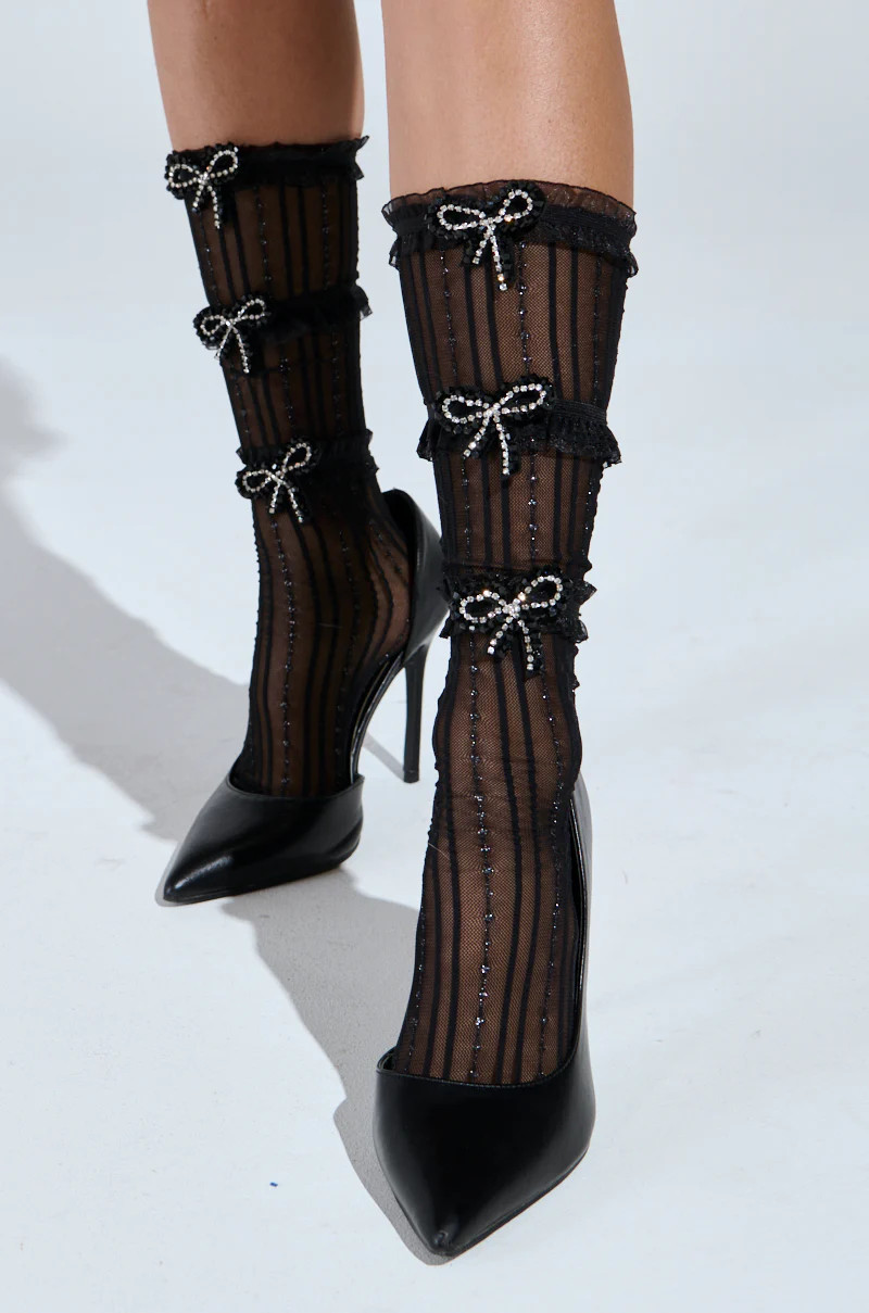 PRETTY N PROPER BOW SOCKS | AKIRA