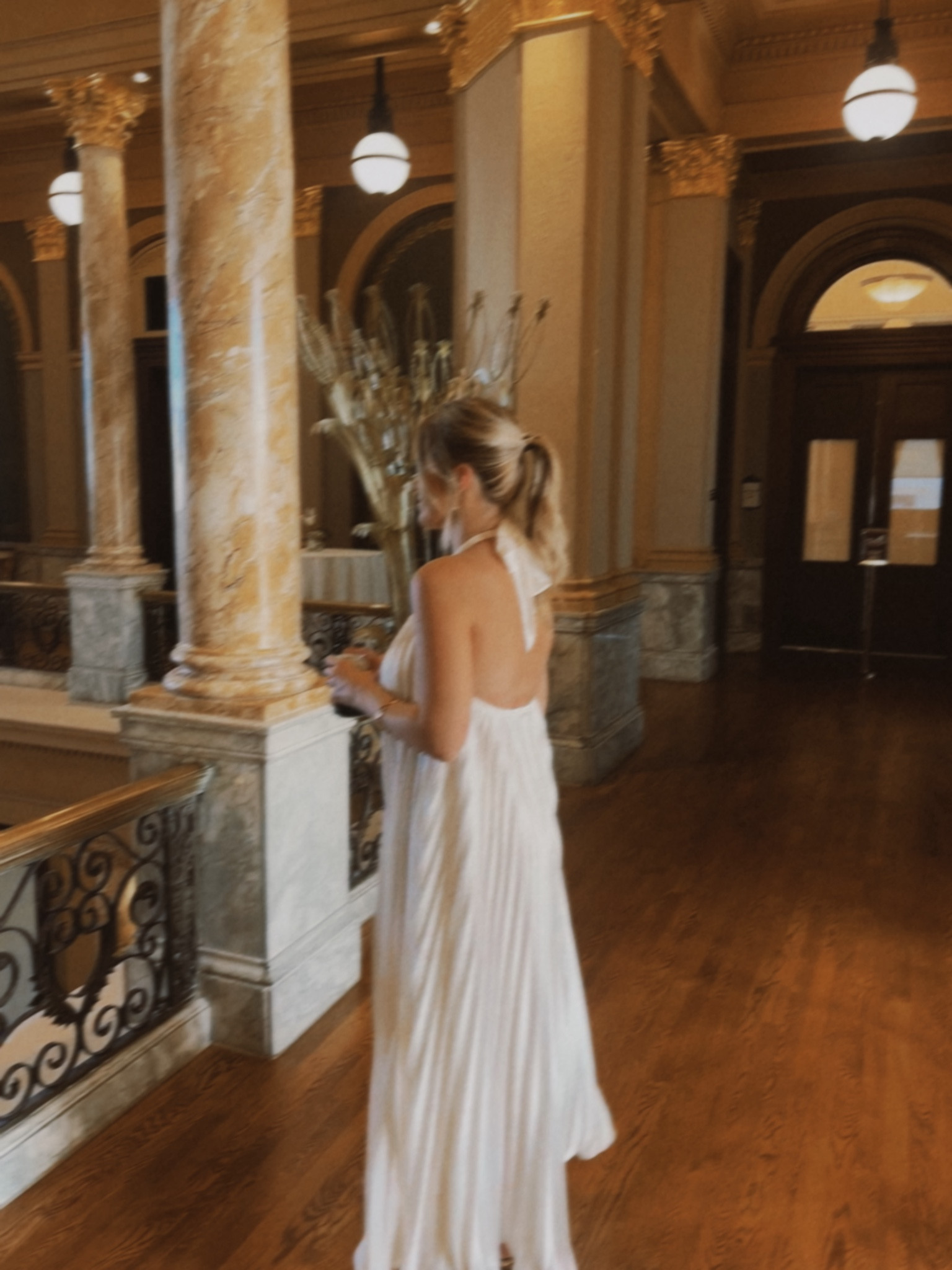 Bump-friendly pleated maxi dress 🕊️🤍