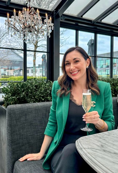 What could be better than champagne, a rooftop view, and good company 💚🥂 

Green blazer size 4, sized up for a roomier fit (40% off)
Black lace came size small, TTS

#greenblazer #classystyle #thisisann #blazerstyle #classyoutfit 



#LTKsalealert #LTKstyletip #LTKxSephora #LTKbeauty #LTKSeasonal