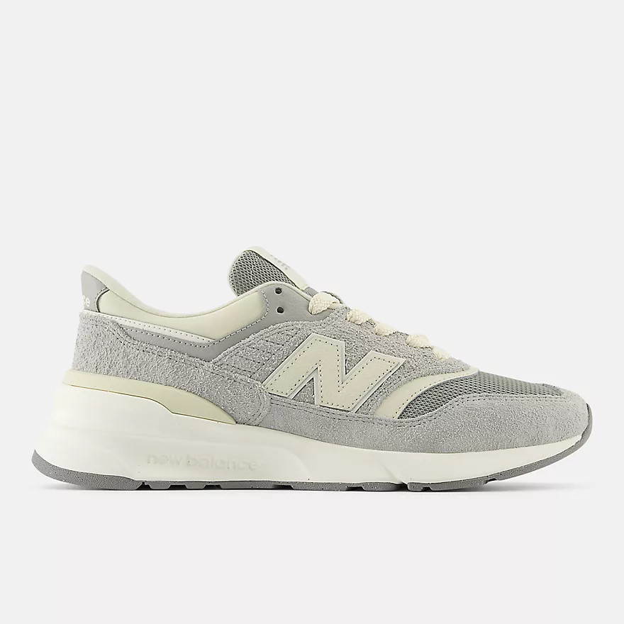 997R | New Balance Athletics, Inc.