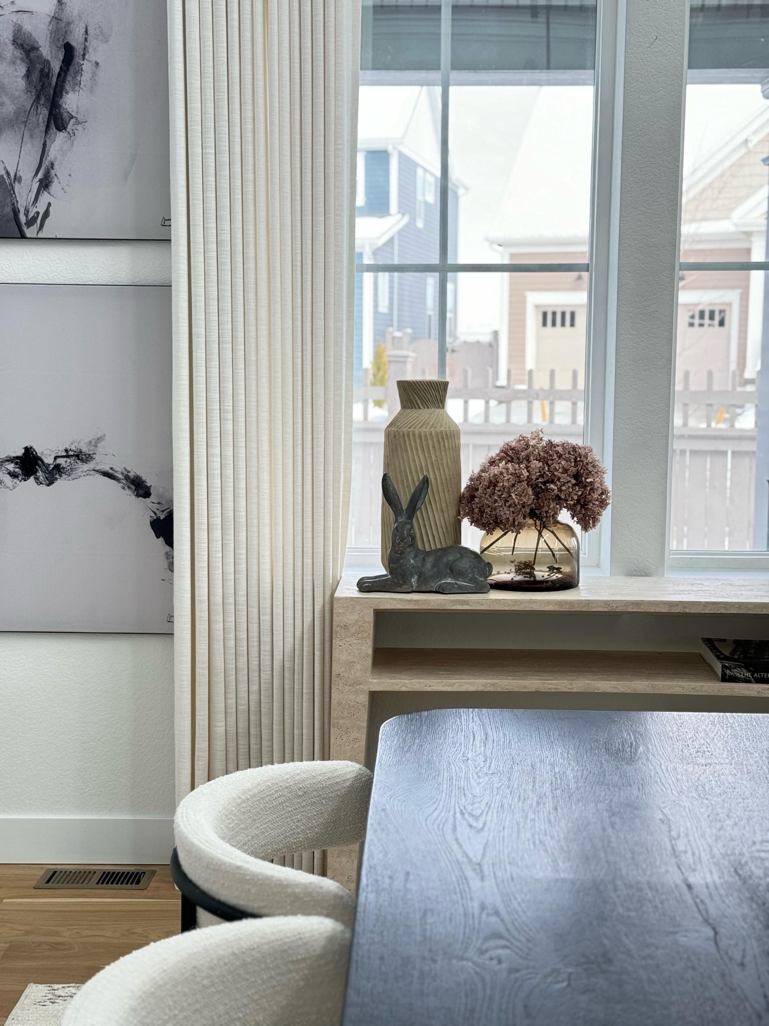 Spring 
Home Decor 
Modern 
Neutral 
Organic 

#LTKhome #LTKover40 #LTKSeasonal