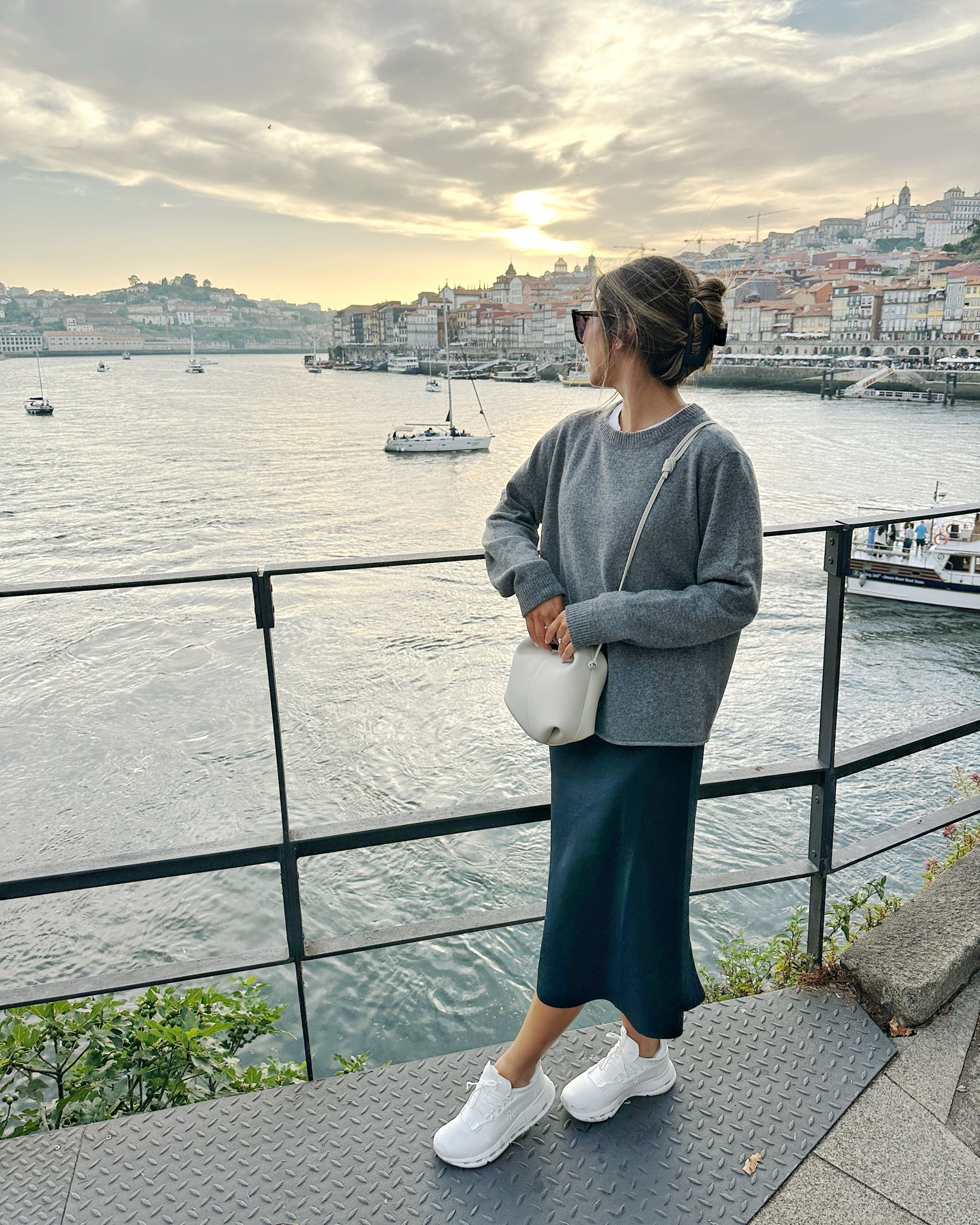 One of my go-to outfit combos when it’s hot during the day and chilly at night = t-shirt + cashmere sweater + maxi skirt 👗

#LTKSeasonal #LTKStyleTip