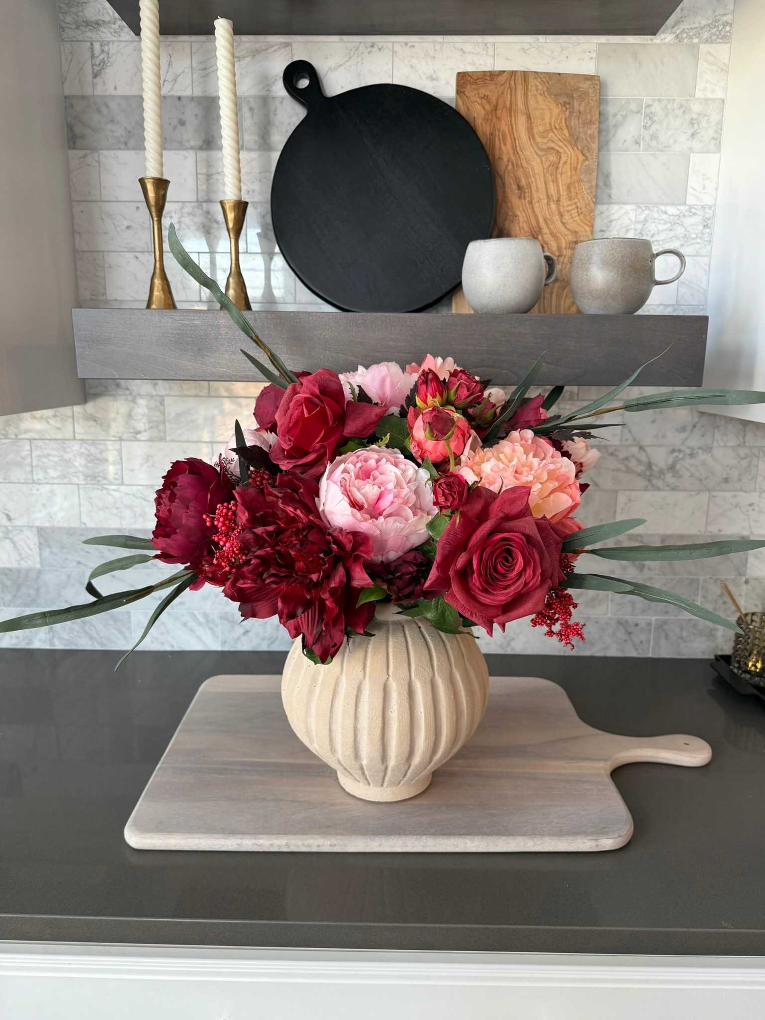 Dark floral stems with light vases just look so beautiful! It really makes the flowers stand out 🥰

#fauxstems #fauxflorals #artificialarrangements #homedecor #modernhomedecor #springstems #afloral

 

#LTKFindsUnder50 #LTKSeasonal #LTKHome