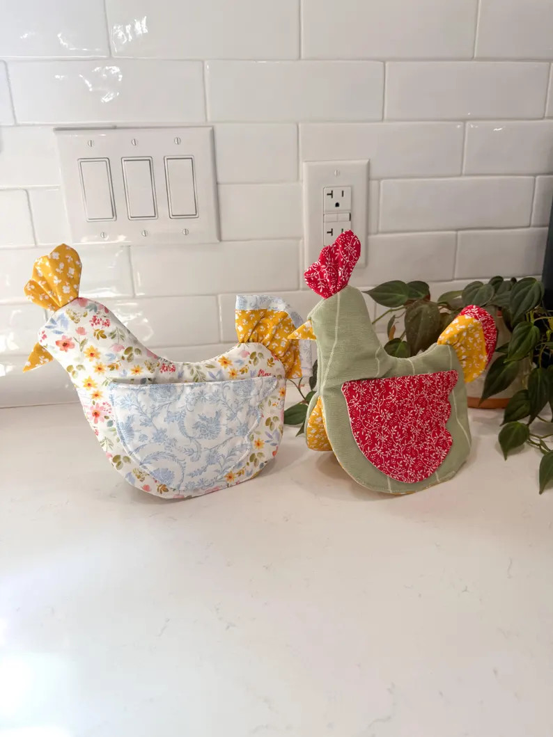 Handmade Chicken Oven Mitt & Pot Holder | Farmhouse Kitchen Decor | Quilted Hen Hot Pad | Insulat... | Etsy (Global)