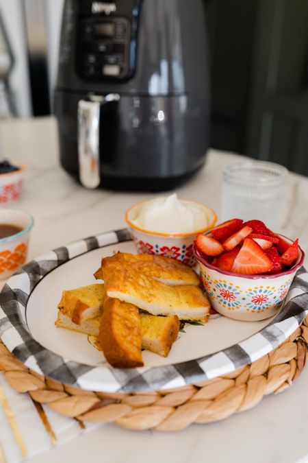 Thanksgiving morning made easy with @Walmart! 

#WalmartPartner 

The secret to my go-to, no-fuss French toast? Keep it simple with the air fryer, paper plates, plastic utensils — all found at Walmart at everyday low prices! 

#IYWYK #walmartfinds #ad

