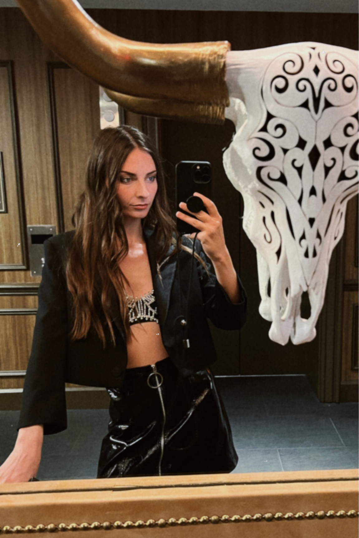 Affiliate links 
Blazer is old zara! Skirt is old Bershka xx