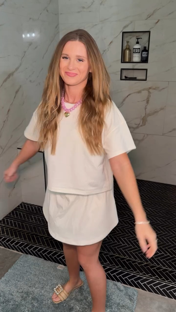 Comment “SHOP” and I’ll send you the link 🔗

I thought it was just a cute Amazon outfit… but the hair made it a whole different girl 👏🏼✨

Fresh color + a good outfit will really have you rethinking your entire personality real quick 🤠

Because tell me why I put this on before my appointment and felt cute…
then walked out like I had somewhere IMPORTANT to be 💁🏼‍♀️

Amazon outfit linked — she’s an easy yes 🤍

#hairtransformation #hairstyle #hairtransition #amazonoutfit