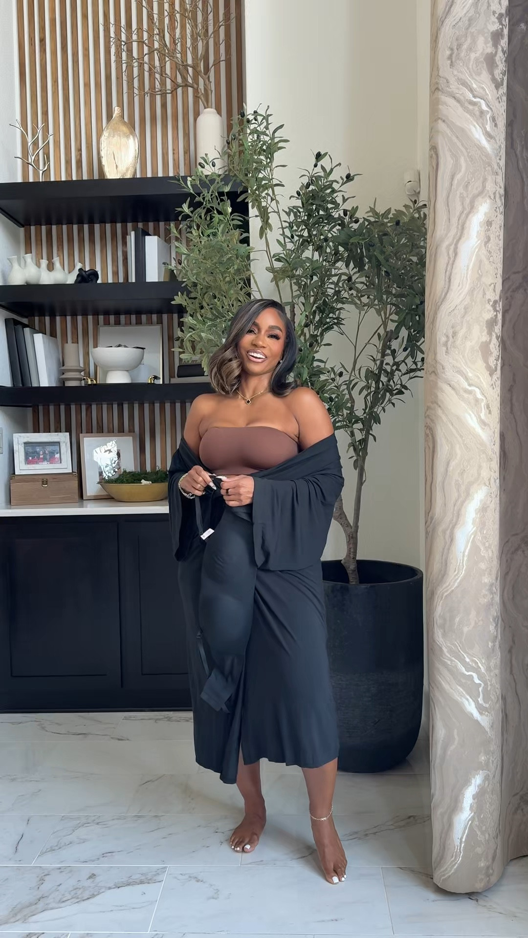 @victoriassecret #VSPartner  
Invisible by Victoria’s Secret bandeau will be in heavy rotation for all of my Spring and Summer outfits! Even though it's strapless it supports the girls perfectly, while being hidden under tops! 