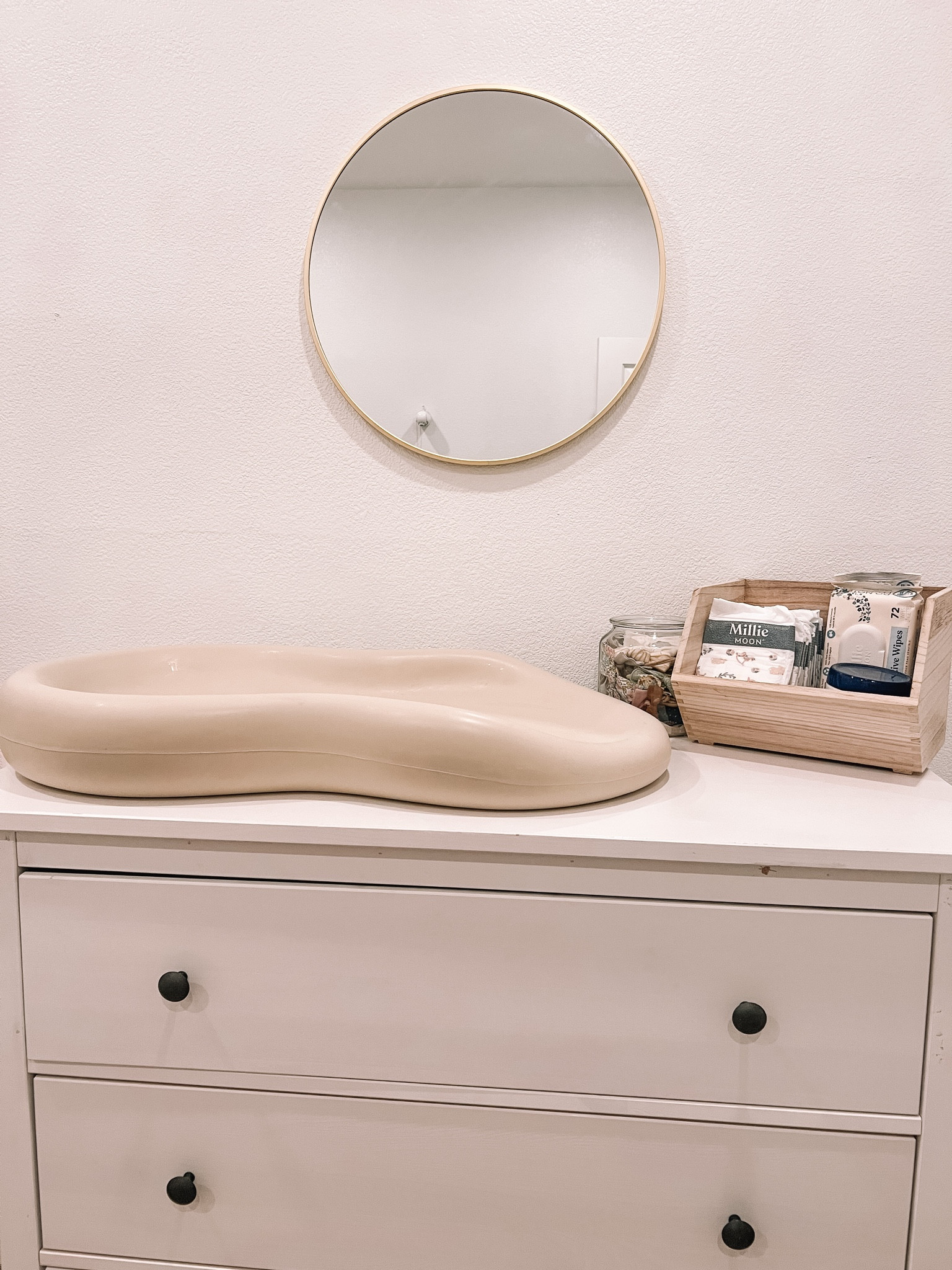 baby girl nursery 💗

nursery / nursery decor / baby girl / baby girl nursery / baby girl decor / nursery inspo / rocking chair / glider chair / nursery glider / pink nursery / ikea decor/ bible quote / barefoot dreams / ikea dresser / uppa baby vista / doona / doona stroller / white dresser / millie moon / millie moon diapers / target nursery 


#LTKfamily #LTKbaby #LTKbump