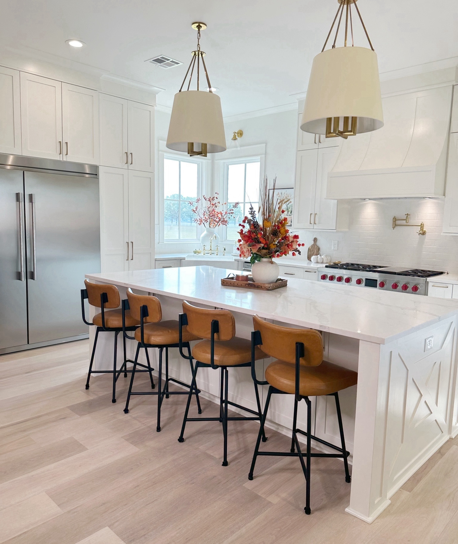 Kitchen barstools and lighting that I love.

#leatherbarstools #kitchen 
#pendentlights