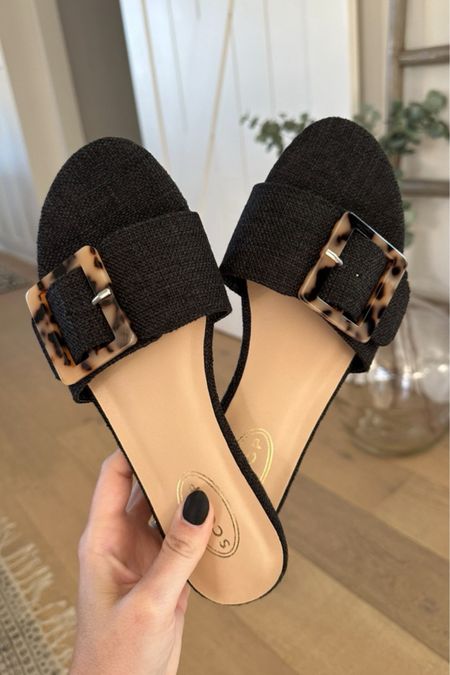 RESTOCKED!
$30 scoop sandals!
These look designer and the quality is amazing! I always size up half a size in slides.



Walmart finds, Walmart fashion, summer shoes, summer sandals, spring shoes, spring sandals

#LTKfindsunder50 #LTKstyletip #LTKshoecrush