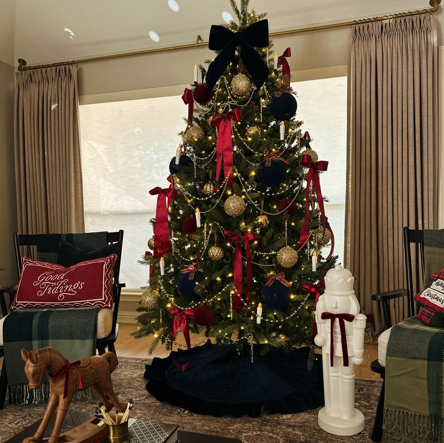 Navy + Burgundy Christmas 🎄
 
My beautiful Christmas tree this year! ❄️⛄️♥️🎄🎅 navy and burgundy Christmas tree was a bit tricky, but man did she turn out so beautiful 😍 🎄🖤 my favorite photos of this years Christmas tree! 🎄 🫶🏼

🖤 Shop this post via link in bio! 🫶🏼🫶🏼

#christmas #christmastree #burgundyandgold #ltkhome #christmas2025 #shopltk #christmas2025

#LTKHome #LTKSeasonal #LTKHoliday