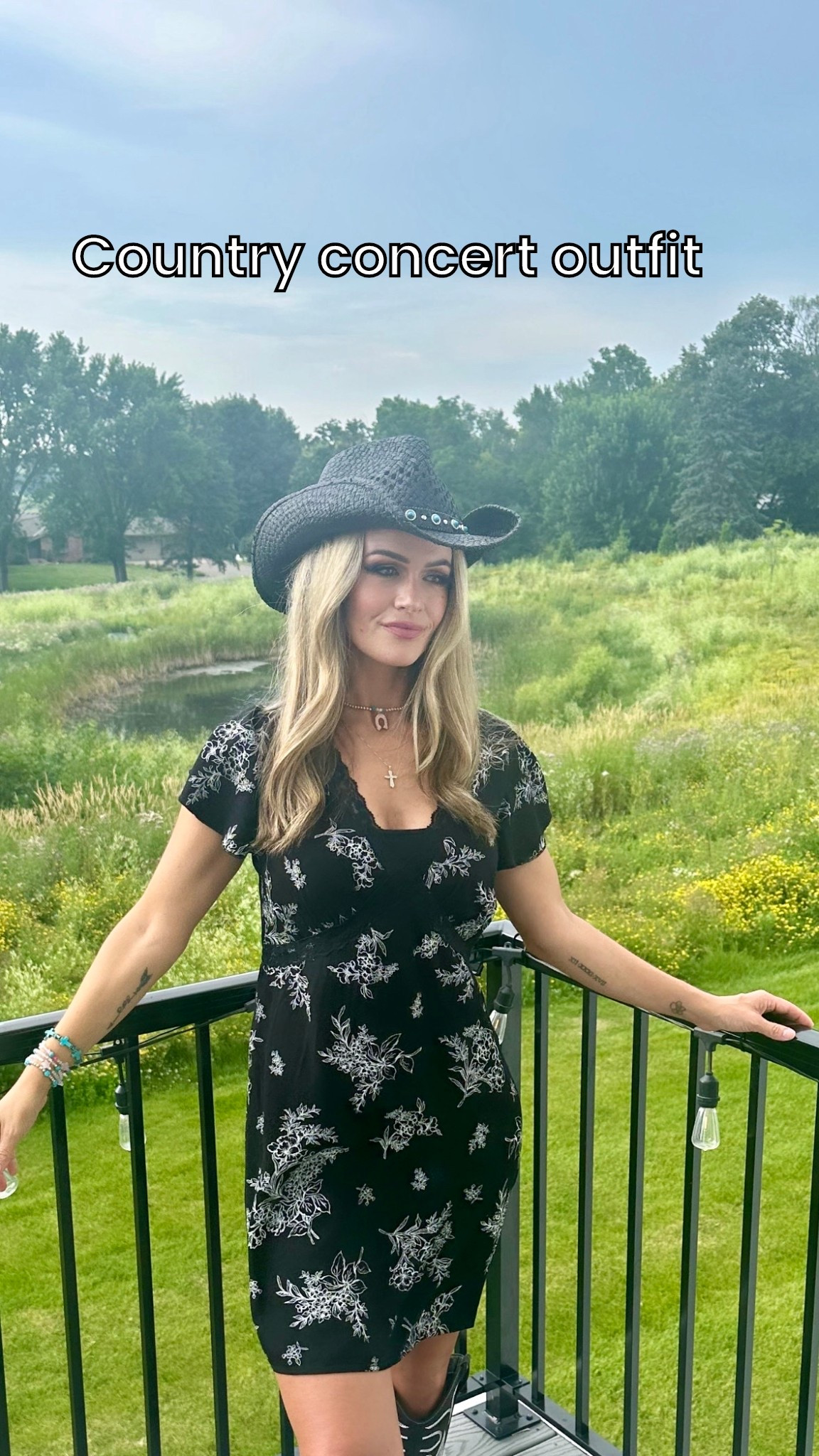 Country concert outfit// rodeo outfit// boots// 

#LTKSeasonal #LTKFindsUnder100 #LTKShoeCrush
