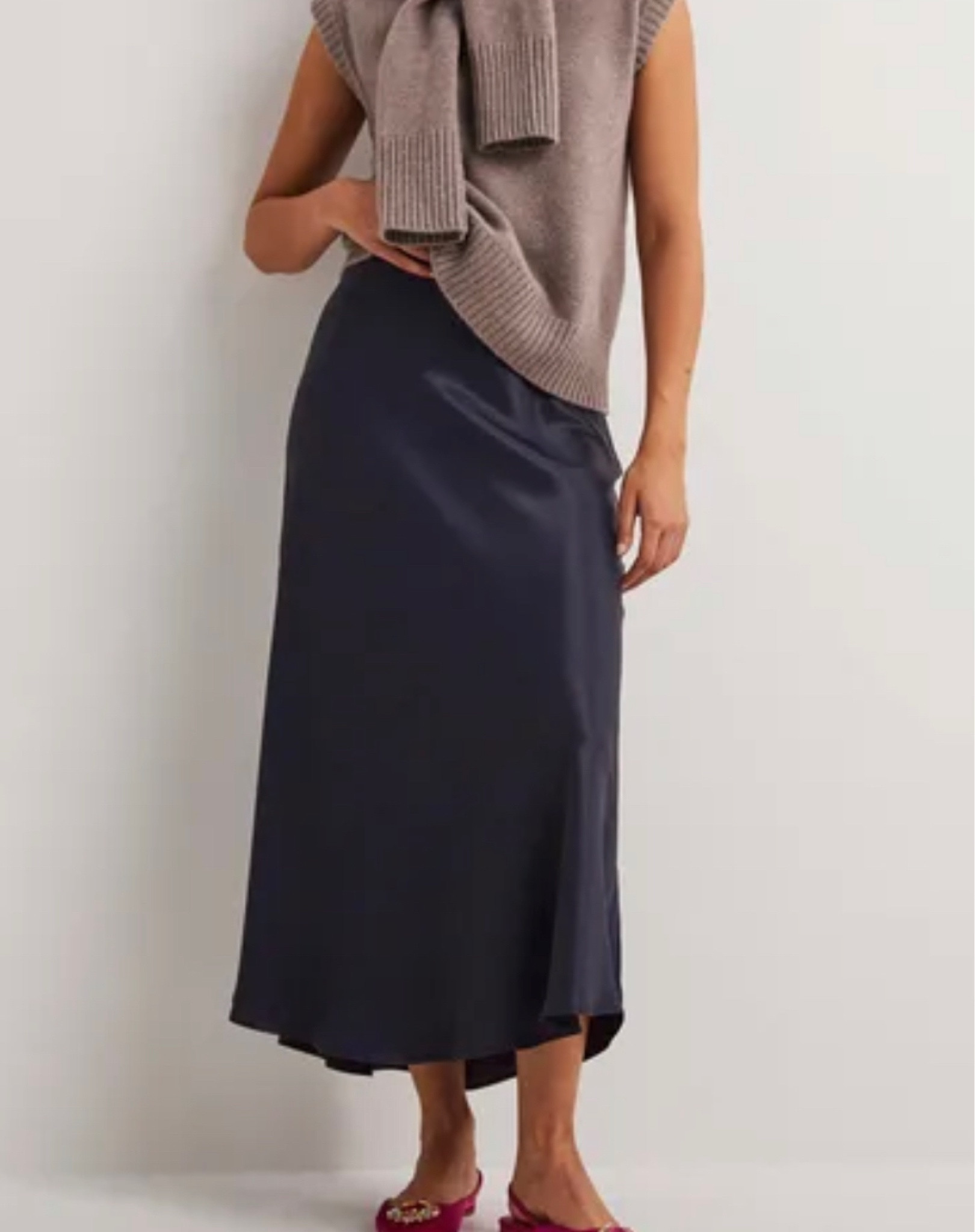 Gorgeous satin midi skirt. Pair with a sweater and embellished flats for a pretty holiday look. 🎁

UP TO 40% OFF WITH CODE S8P2 ✨

#LTKCyberweek #LTKsalealert #LTKHoliday