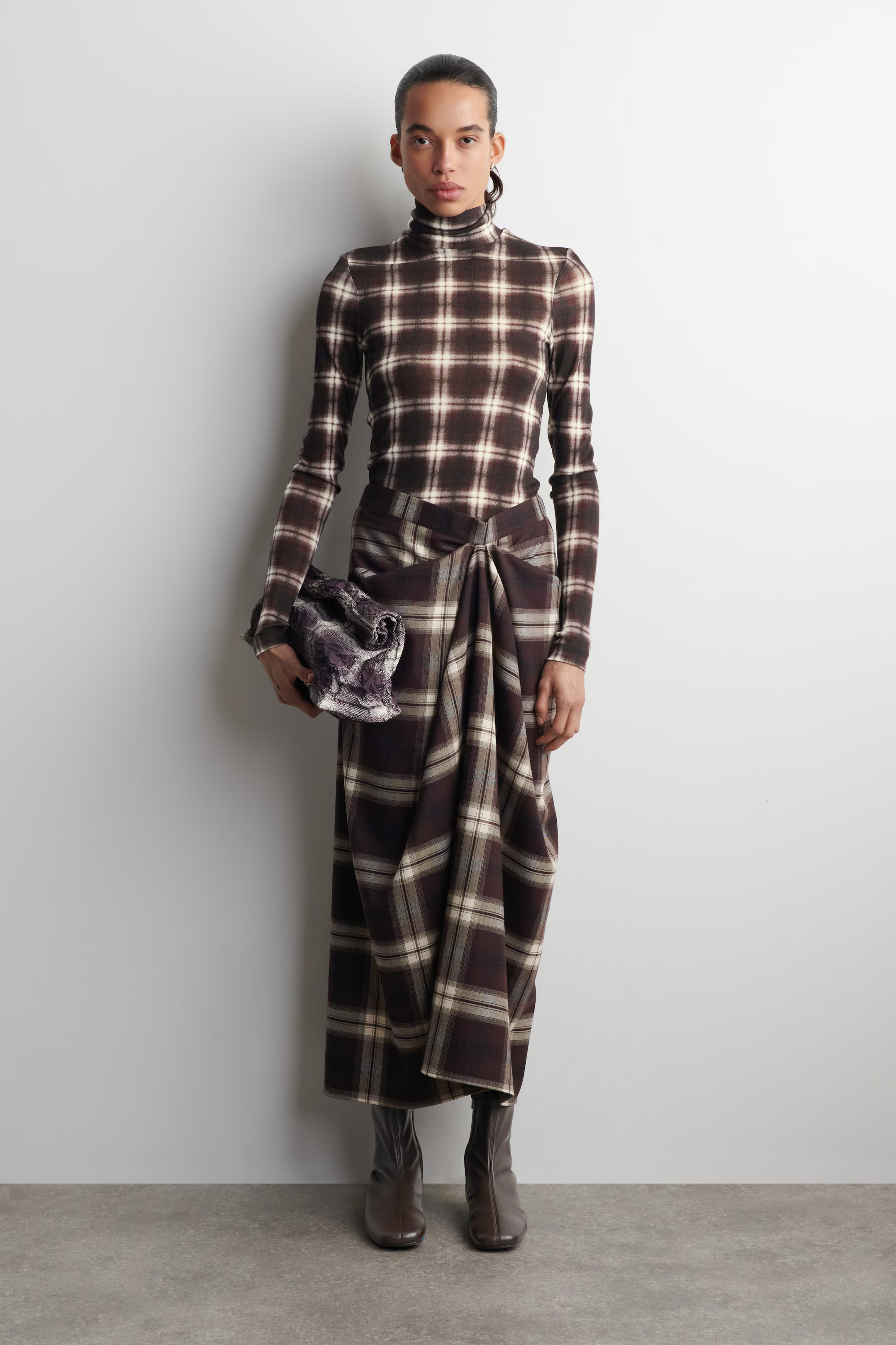 DRAPED CHECKED MIDI SKIRT - BURGUNDY / CHECKED | COS GB | COS UK