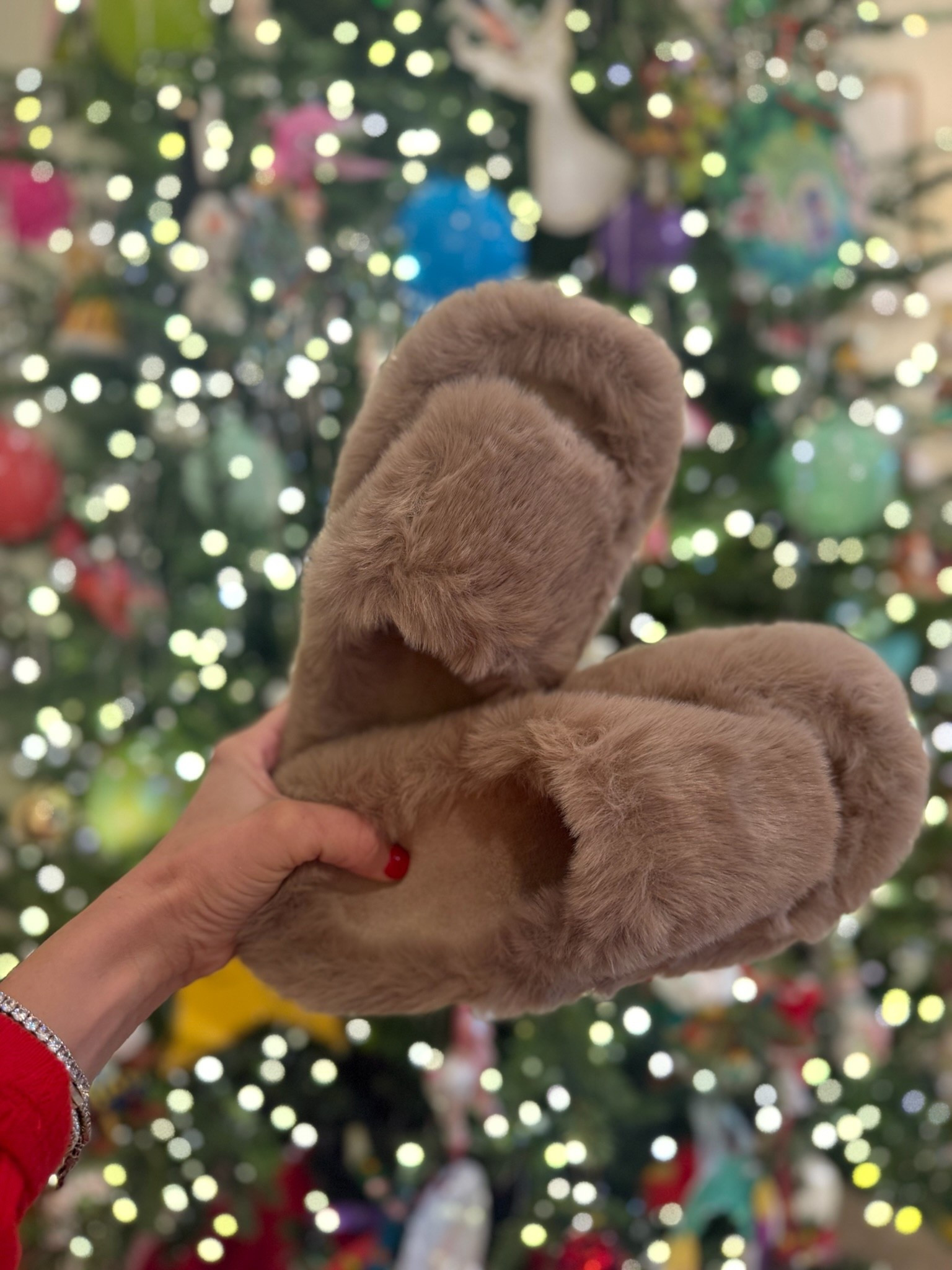 coziest slippers look so $$$

#LTKGiftGuide #LTKFindsUnder50 #LTKselfcare