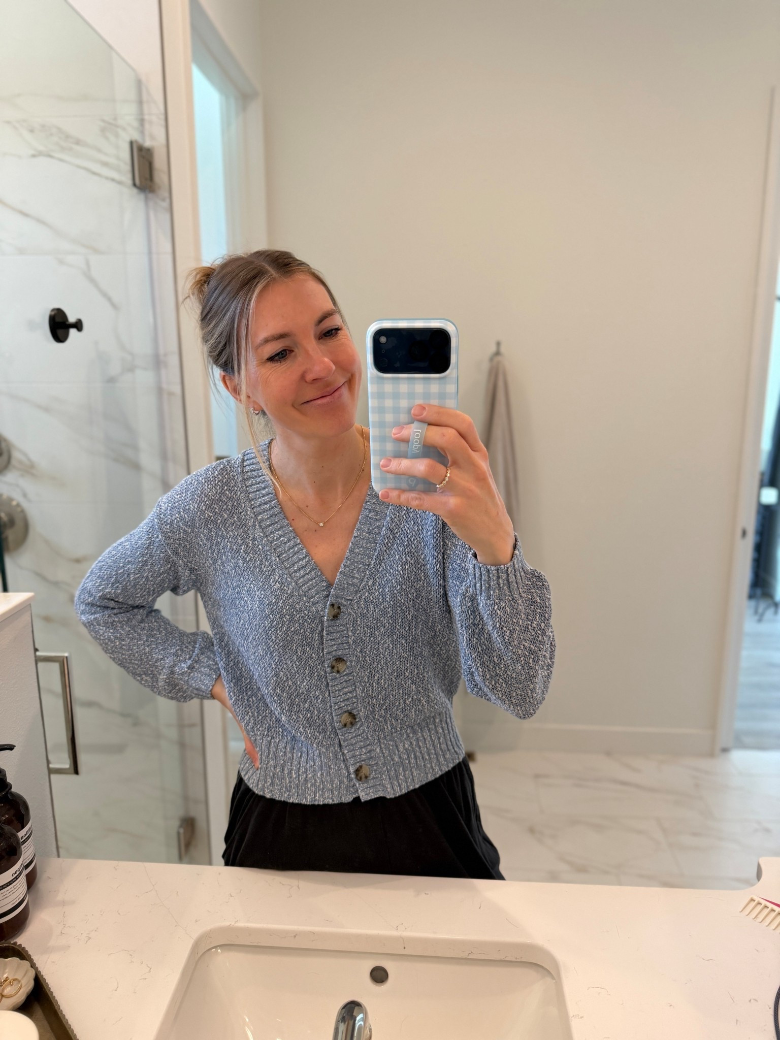 My new fav cardigan (I bought one in every color 🫣). 40% off plus 25% off! Wearing a S  

#LTKootd #LTKSaleAlert