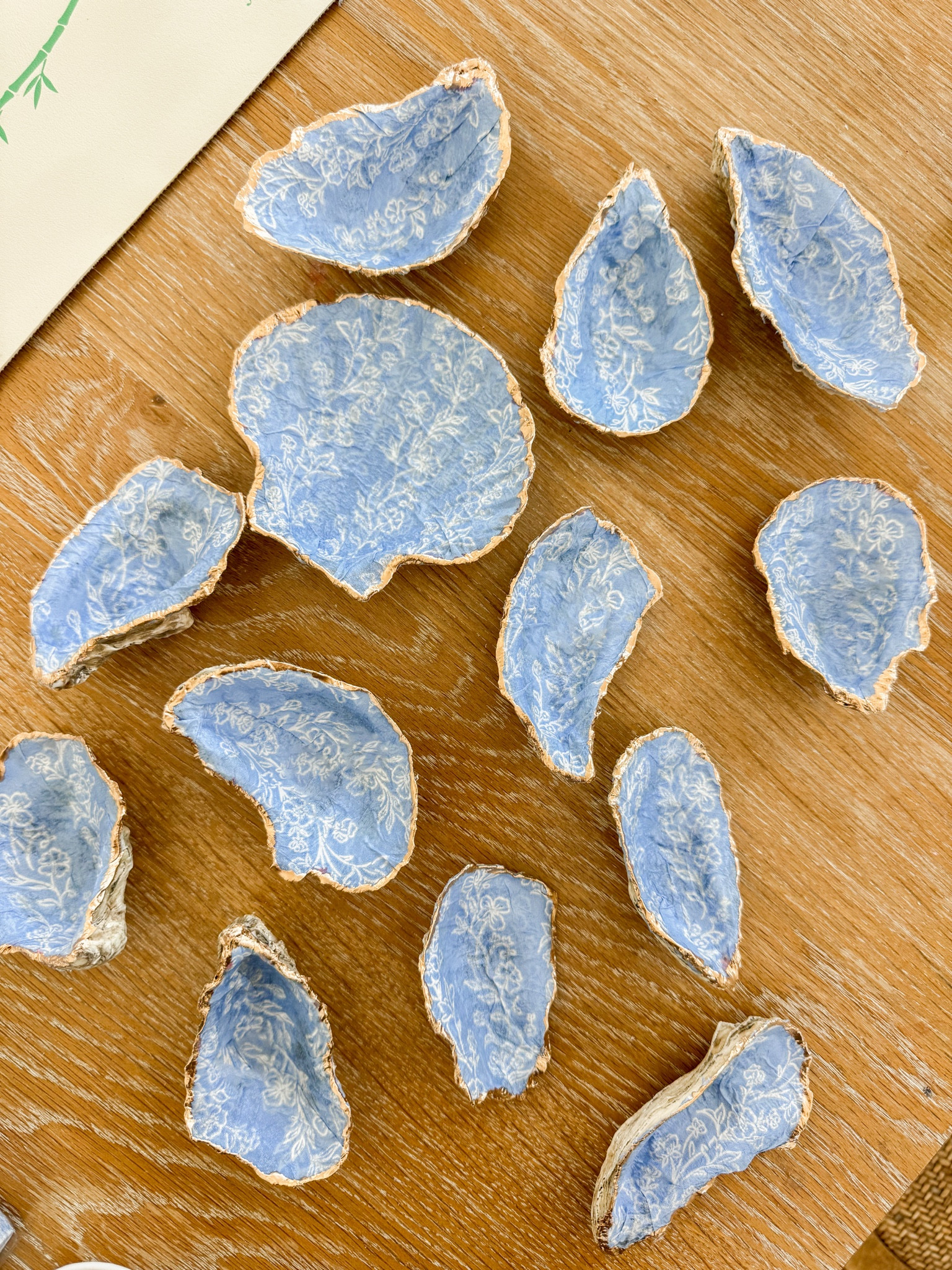 Easy craft idea with these oyster shells and a cute napkin!