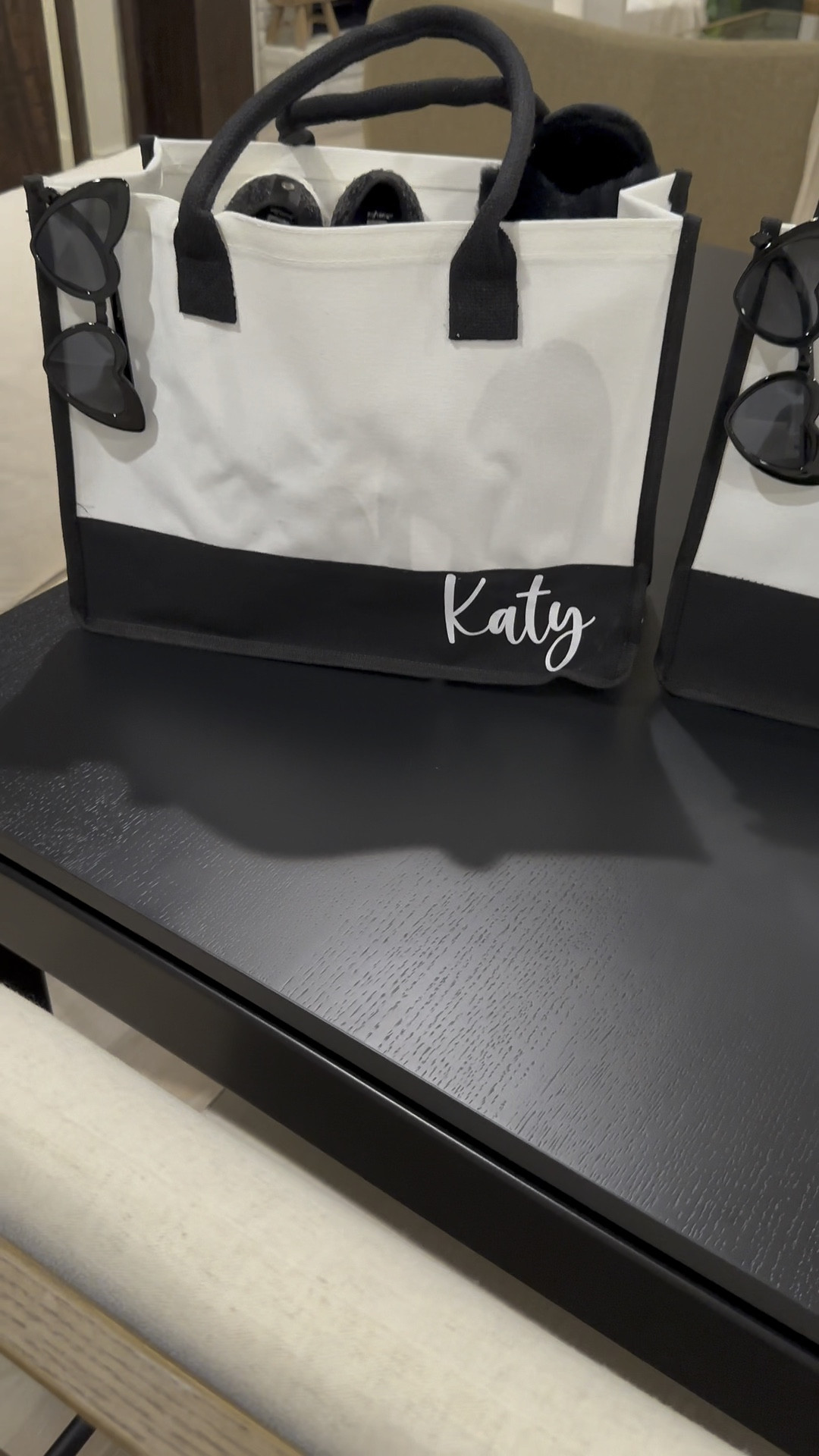 Bridesmaids Bags ✨🤍


#weddingdiy #weddingdiypartykits #weddingdiys #partykits #weddingtips #weddinginspiration #weddingthings #meettheMORAs #enaMORAme #reels #diy #fyp #fy #houstonwedding #weddingtiktok #weddingday #weddingdress #weddingtok #weddingvibes #wedding 



#LTKwedding #LTKsalealert