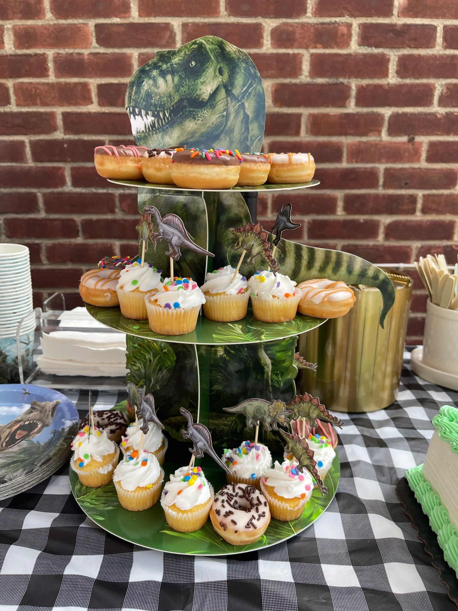 Dinosaur cupcake tray
Amazon
Decor
Party Decor
Party decorations 

#LTKFindsUnder50 #LTKKids #LTKParties