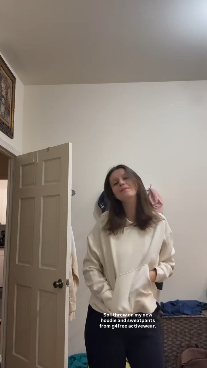 🚊 the comfiest travel #ootd courtesy of @g4free_official #g4free #g4freeamazon #affordablefashion 

#travelvlog #styleover30 #discoverunder5k 

Travel Outfit | Comfy Sweats | Amazon Fashion | Loungewear 

#LTKTravel #LTKSeasonal #LTKFindsUnder50