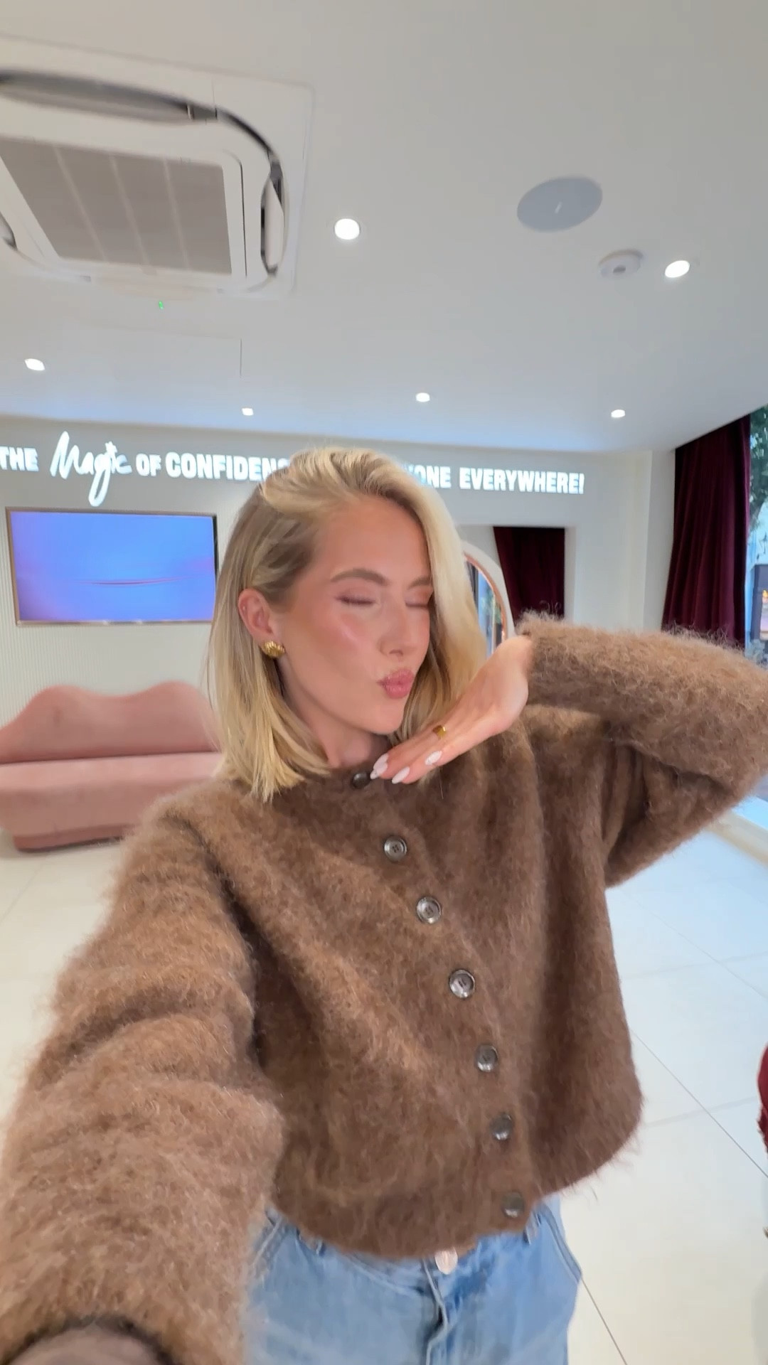 Pillow talk Charlotte tilbury glowy makeup look!!
Foundation- 3N
Concealer - 2 
Powder- 1 
Contour wand - fair 
Cheeks - Dream
Highlighter - Pillow talk 
Pillow talk eyeshadow, mascara & eyeliner  
Brows - taupe 
Lipliner fair duo
Lipstick pillow talk fair 
Gloss plum plumping 

#LTKuk #LTKeurope #LTKbeauty